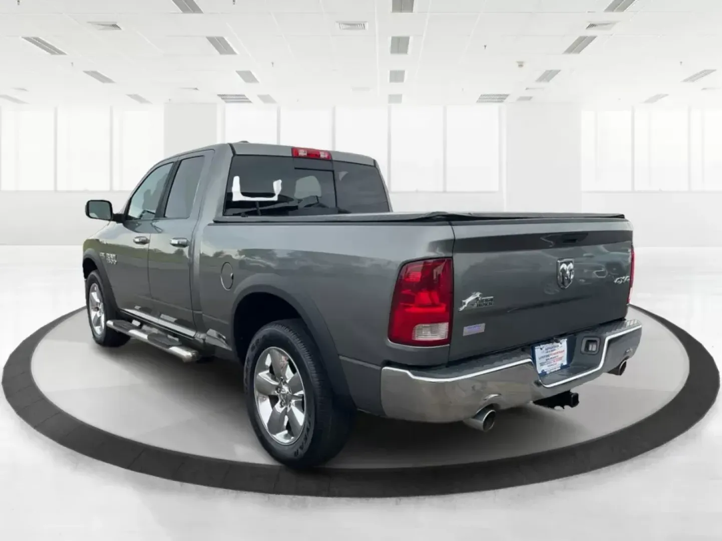 2013 Ram 1500 Big Horn (1C6RR7GT4DS) with an HEMI 5.7L V-8 variable valve control engine, located at 1230 East Main St, Xenia, OH, 45385, (937) 908-9800, 39.688042, -83.910538 - Photo#4