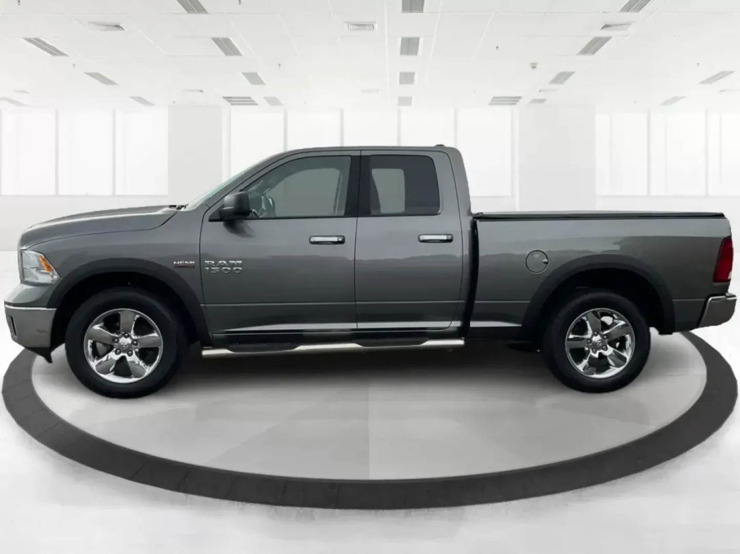 2013 Ram 1500 Big Horn (1C6RR7GT4DS) with an HEMI 5.7L V-8 variable valve control engine, located at 1230 East Main St, Xenia, OH, 45385, (937) 908-9800, 39.688042, -83.910538 - Photo#5