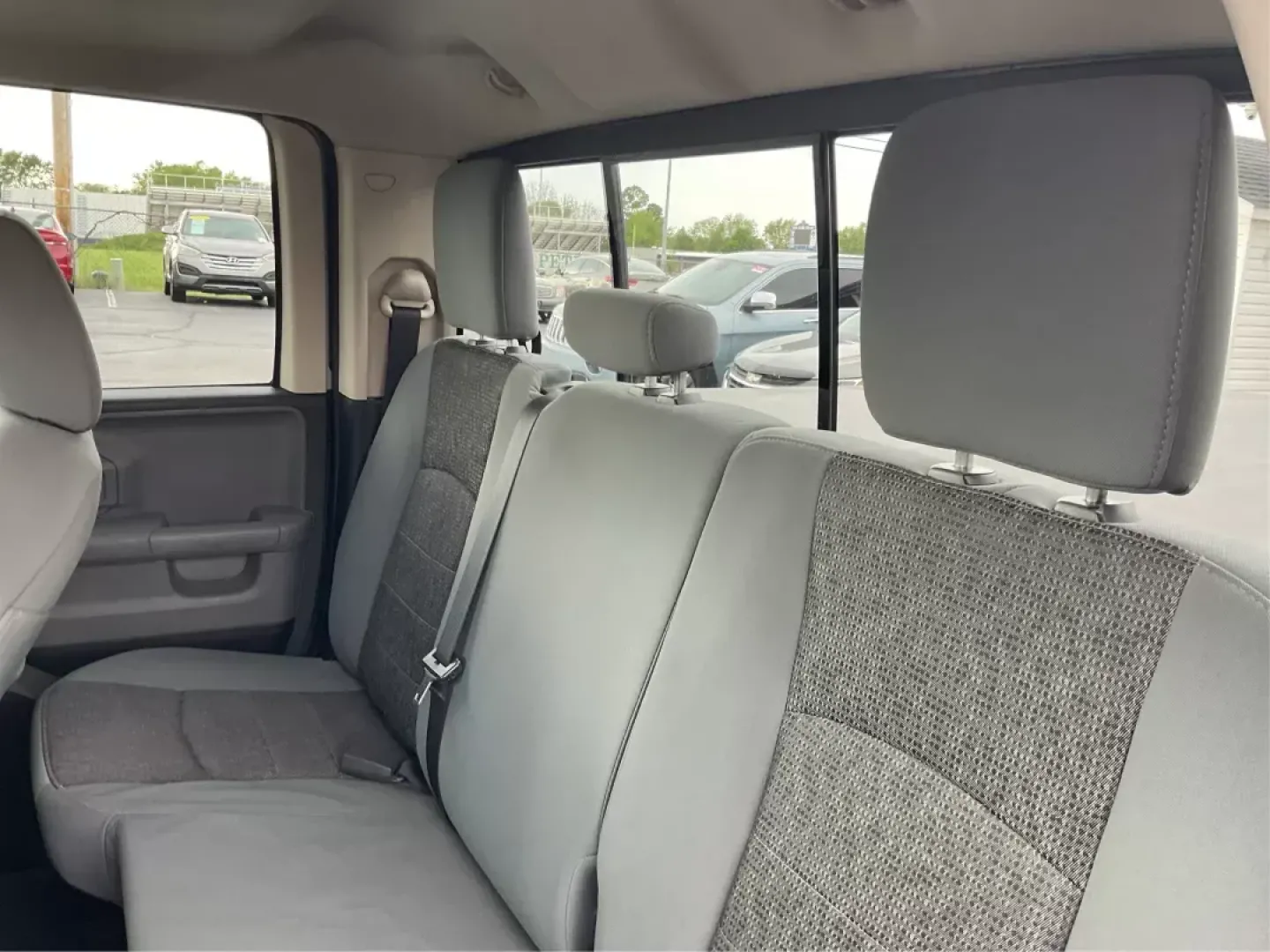 2013 Ram 1500 Big Horn (1C6RR7GT4DS) with an HEMI 5.7L V-8 variable valve control engine, located at 1230 East Main St, Xenia, OH, 45385, (937) 908-9800, 39.688042, -83.910538 - Photo#9