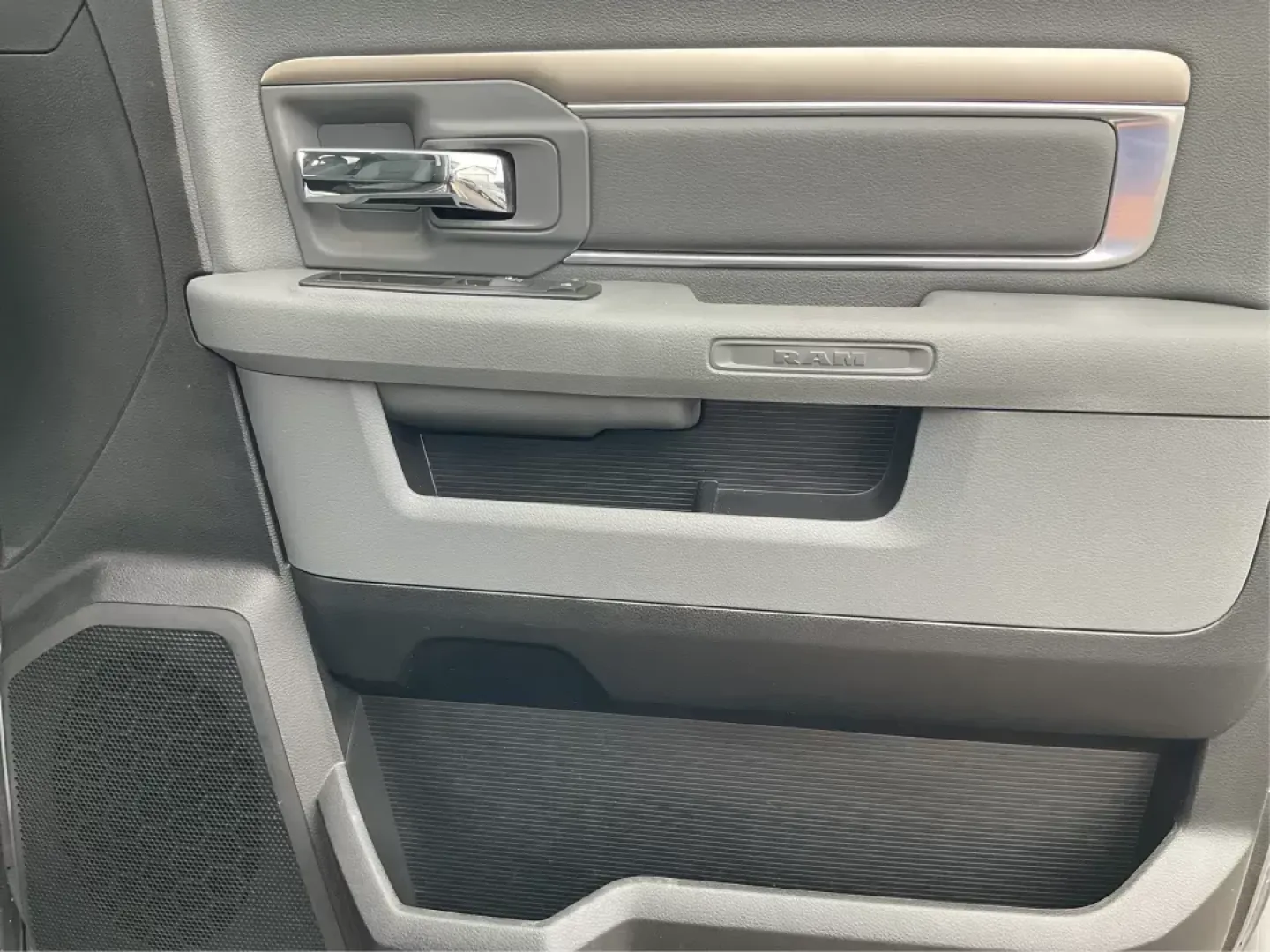 2013 Ram 1500 Big Horn (1C6RR7GT4DS) with an HEMI 5.7L V-8 variable valve control engine, located at 1230 East Main St, Xenia, OH, 45385, (937) 908-9800, 39.688042, -83.910538 - Photo#18