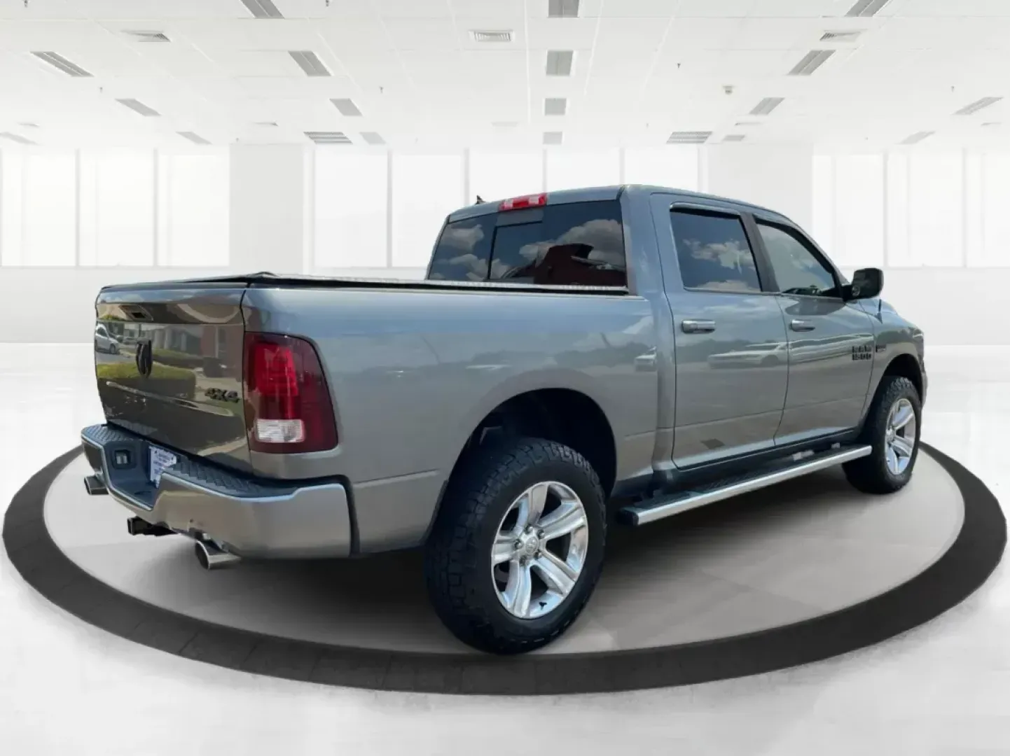 2013 Ram 1500 Sport (1C6RR7MT6DS) with an HEMI 5.7L V-8 variable valve control engine, located at 1230 East Main St, Xenia, OH, 45385, (937) 908-9800, 39.688042, -83.910538 - Photo#2