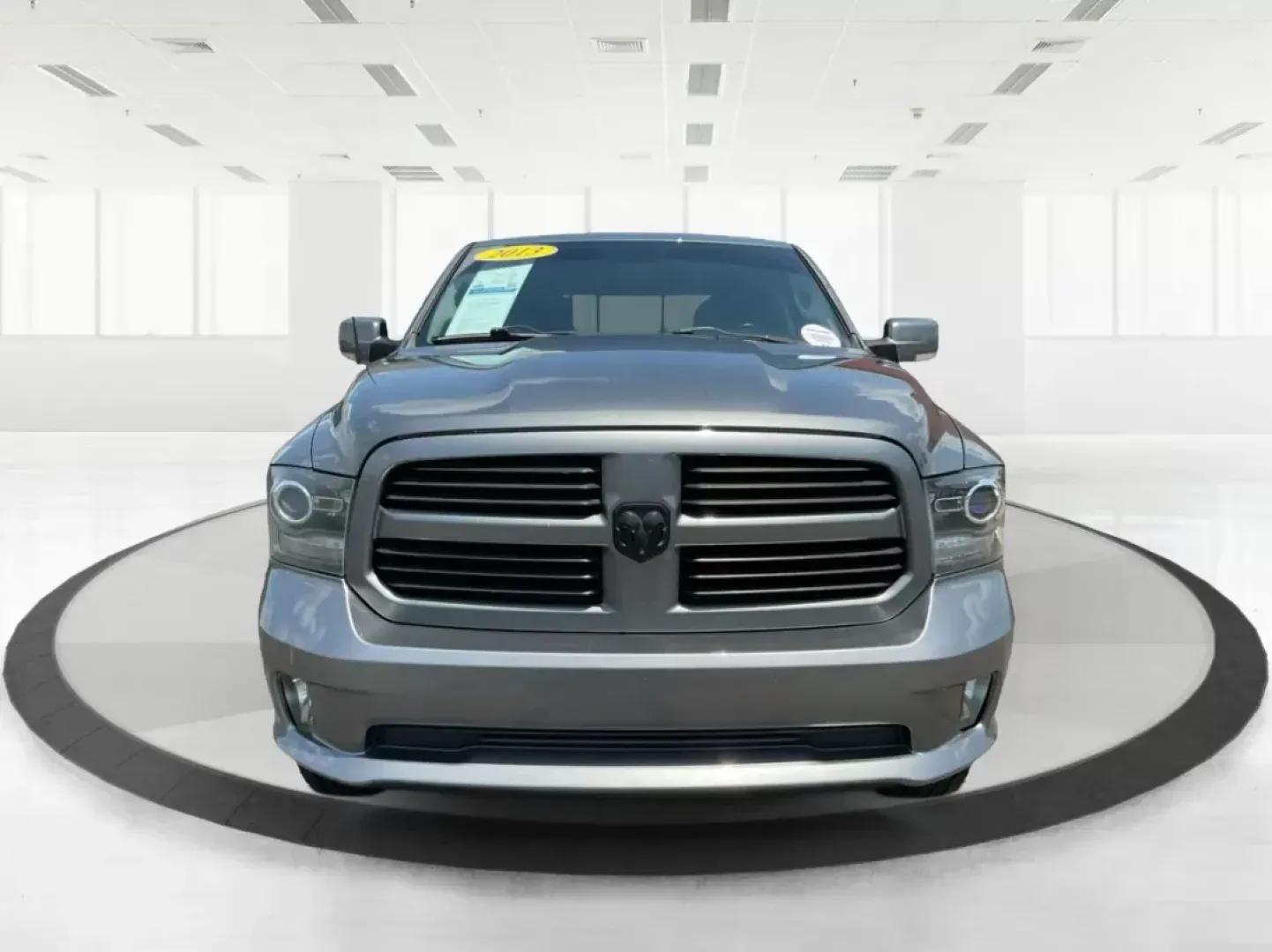 2013 Ram 1500 Sport (1C6RR7MT6DS) with an HEMI 5.7L V-8 variable valve control engine, located at 1230 East Main St, Xenia, OH, 45385, (937) 908-9800, 39.688042, -83.910538 - Photo#5