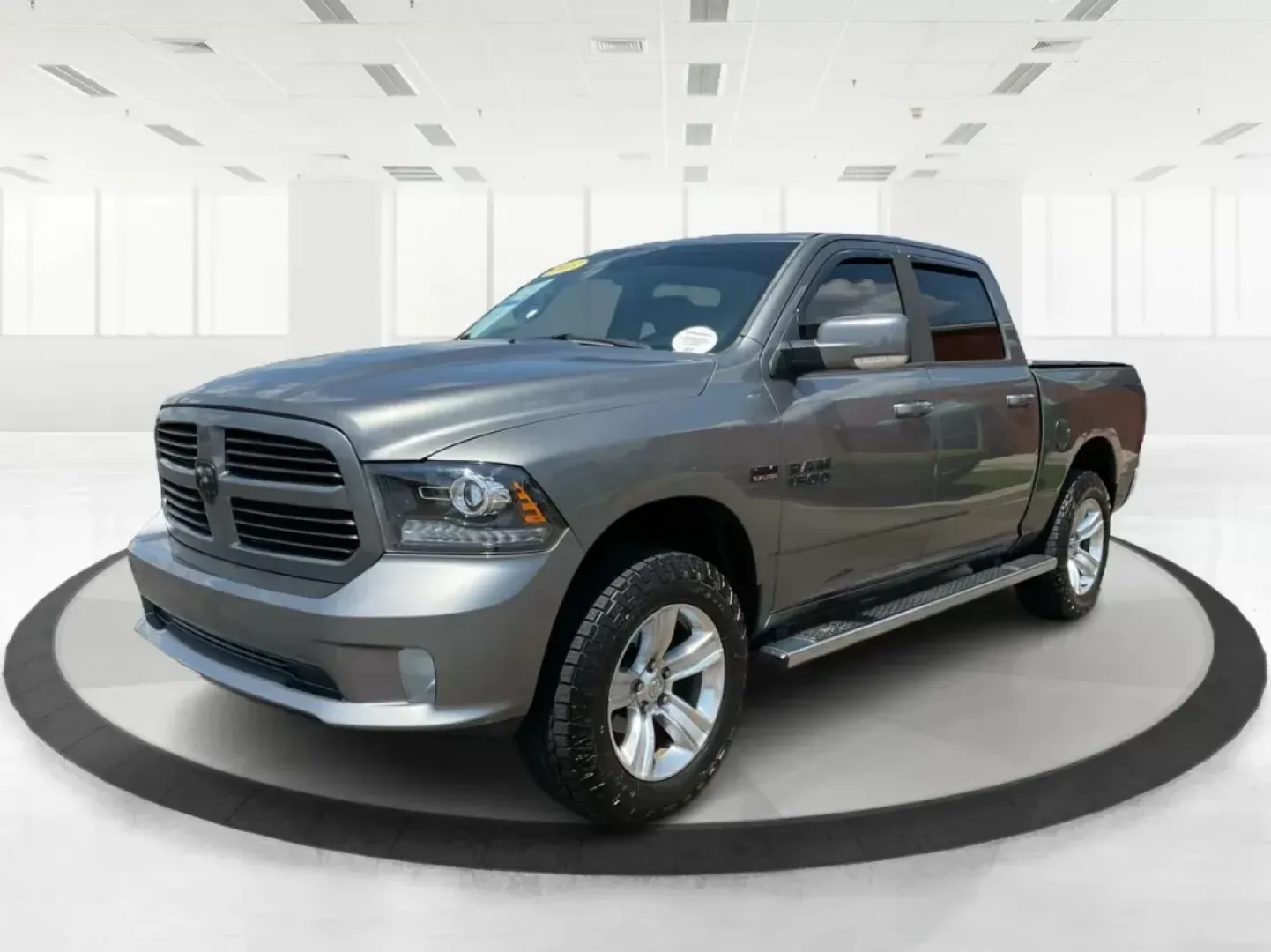 2013 Ram 1500 Sport (1C6RR7MT6DS) with an HEMI 5.7L V-8 variable valve control engine, located at 1230 East Main St, Xenia, OH, 45385, (937) 908-9800, 39.688042, -83.910538 - Photo#6
