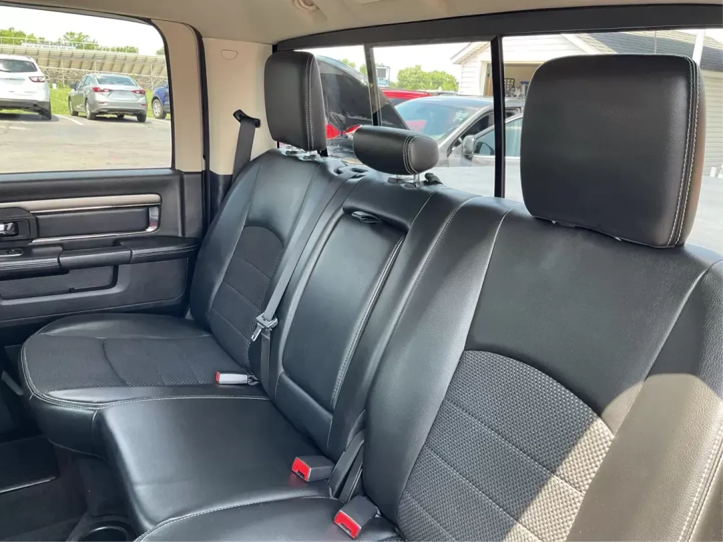 2013 Ram 1500 Sport (1C6RR7MT6DS) with an HEMI 5.7L V-8 variable valve control engine, located at 1230 East Main St, Xenia, OH, 45385, (937) 908-9800, 39.688042, -83.910538 - Photo#8