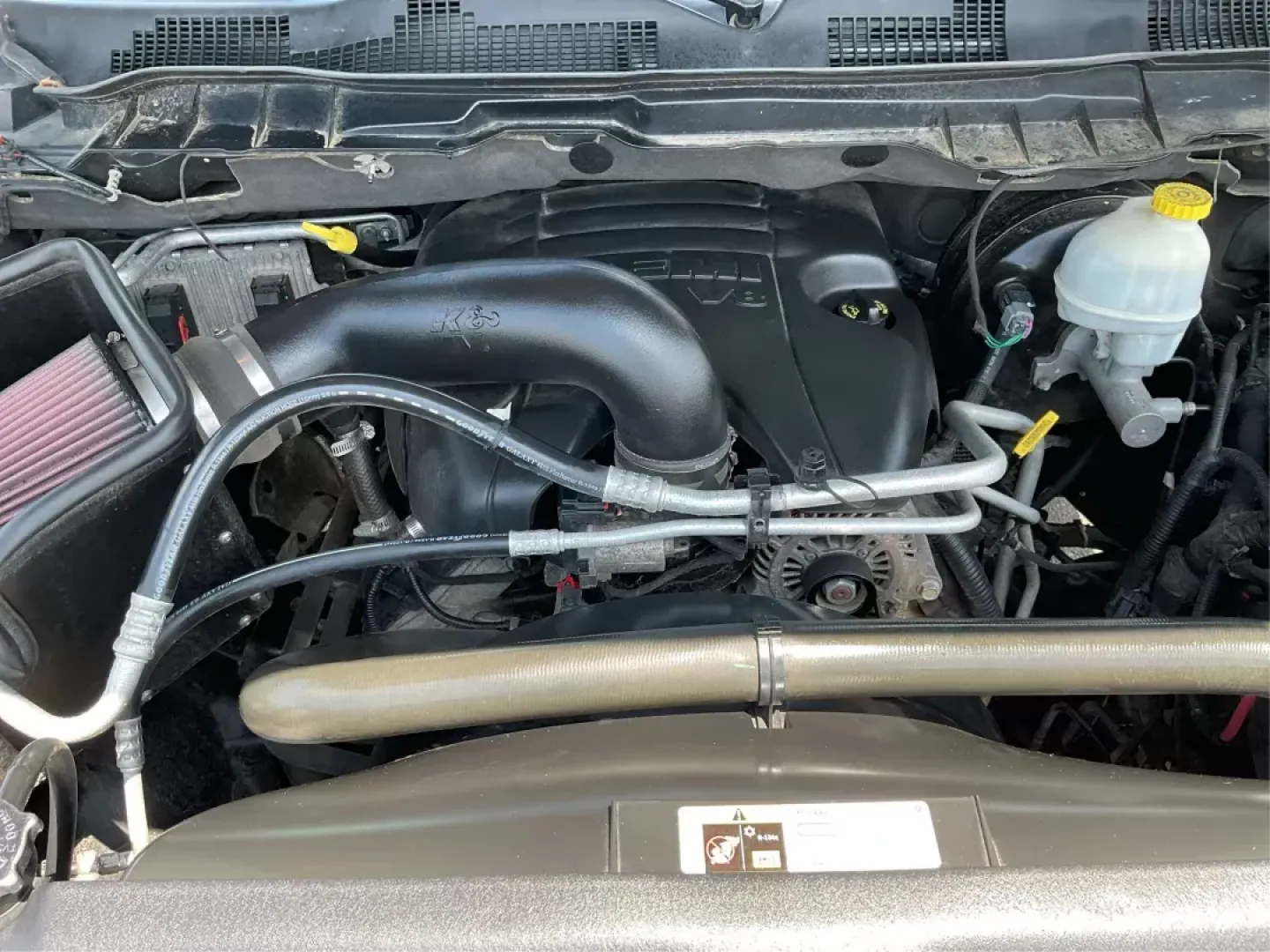 2013 Ram 1500 Sport (1C6RR7MT6DS) with an HEMI 5.7L V-8 variable valve control engine, located at 1230 East Main St, Xenia, OH, 45385, (937) 908-9800, 39.688042, -83.910538 - Photo#9