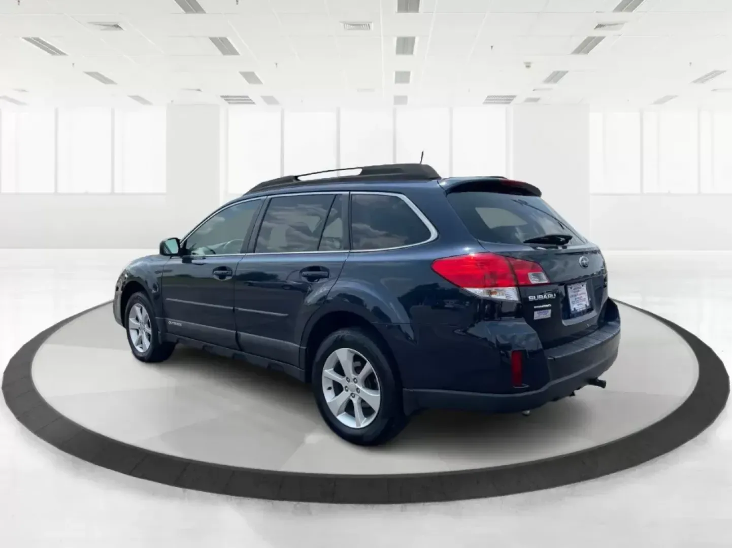 2013 Subaru Outback 2.5i Premium (4S4BRBGC0D3) with an 2.5L H-4 DOHC engine, located at 401 Woodman Dr, Riverside, OH, 45431, (937) 908-9800, 39.761024, -84.120956 - Photo#4