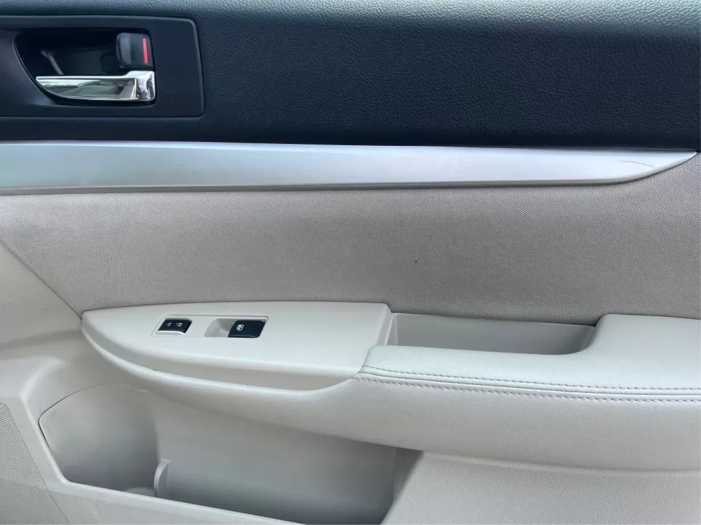 2013 Subaru Outback 2.5i Premium (4S4BRBGC0D3) with an 2.5L H-4 DOHC engine, located at 401 Woodman Dr, Riverside, OH, 45431, (937) 908-9800, 39.761024, -84.120956 - Photo#19