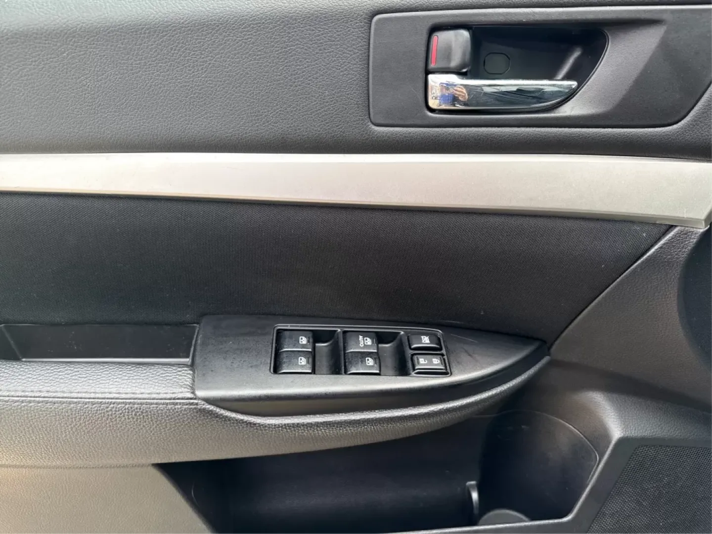 2013 Subaru Outback 2.5i (4S4BRBAC8D3) with an 2.5L H-4 DOHC engine, located at 1230 East Main St, Xenia, OH, 45385, (937) 908-9800, 39.688042, -83.910538 - Experience life to the fullest with the 2013 Subaru Outback 2.5i, a versatile vehicle that adapts seamlessly to your lifestyle. Whether you're a growing family seeking reliability for weekend adventures or a commuter navigating the bustling streets of New Carlisle, this Outback is engineered to elev - Photo#19