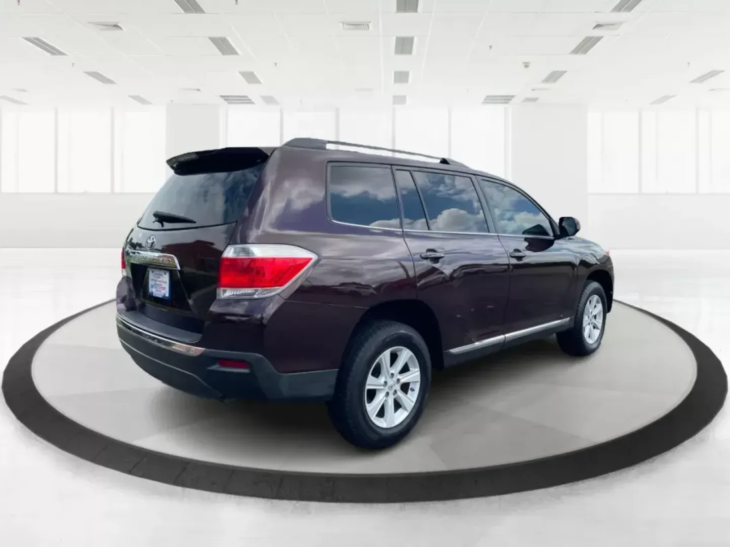 2013 Toyota Highlander SE V6 (5TDZK3EH9DS) with an 3.5L V-6 DOHC engine, located at 1184 Kauffman Ave, Fairborn, OH, 45324, (937) 908-9800, 39.807072, -84.031563 - Photo#2
