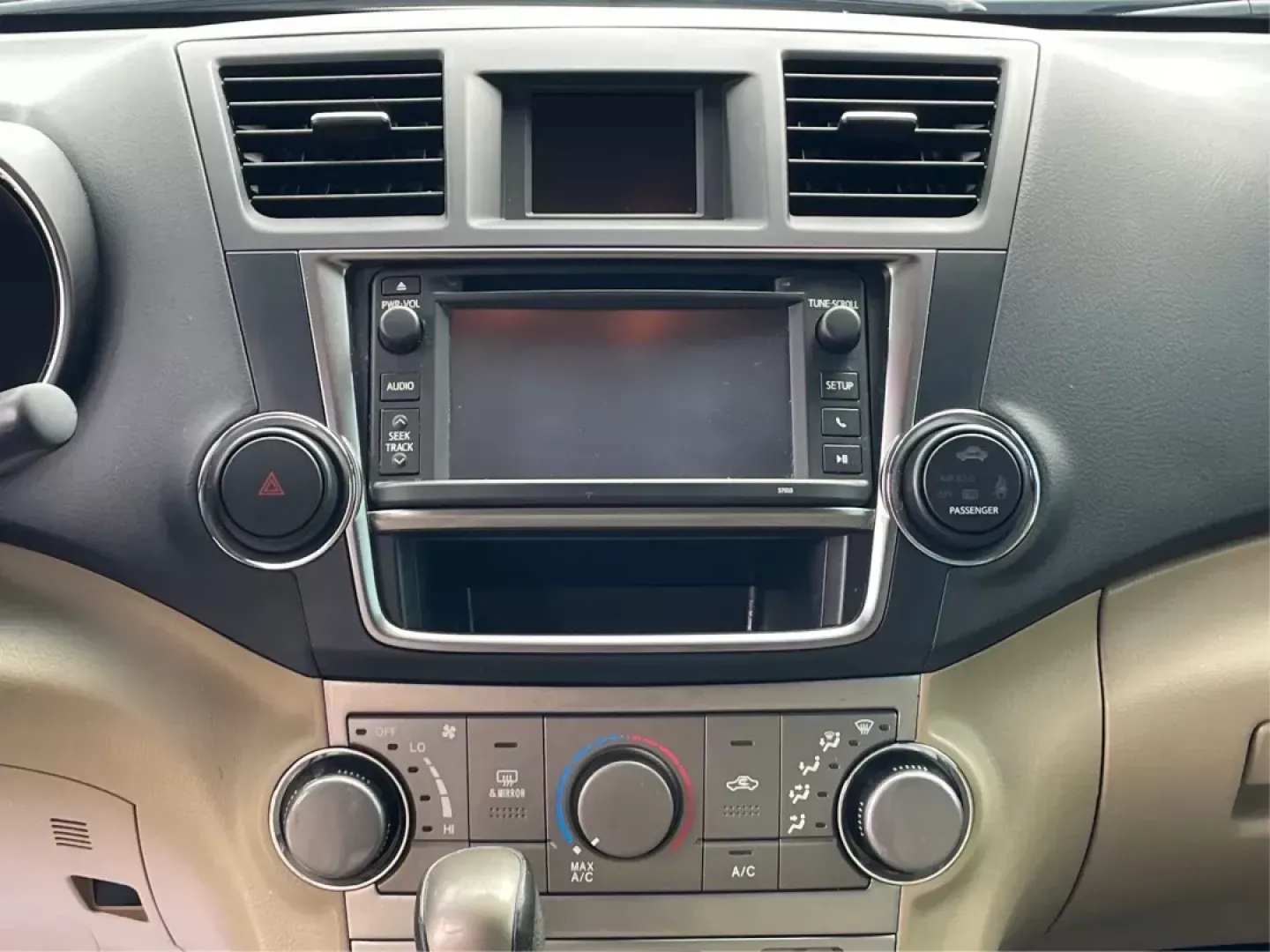 2013 Toyota Highlander SE V6 (5TDZK3EH9DS) with an 3.5L V-6 DOHC engine, located at 1184 Kauffman Ave, Fairborn, OH, 45324, (937) 908-9800, 39.807072, -84.031563 - Photo#12