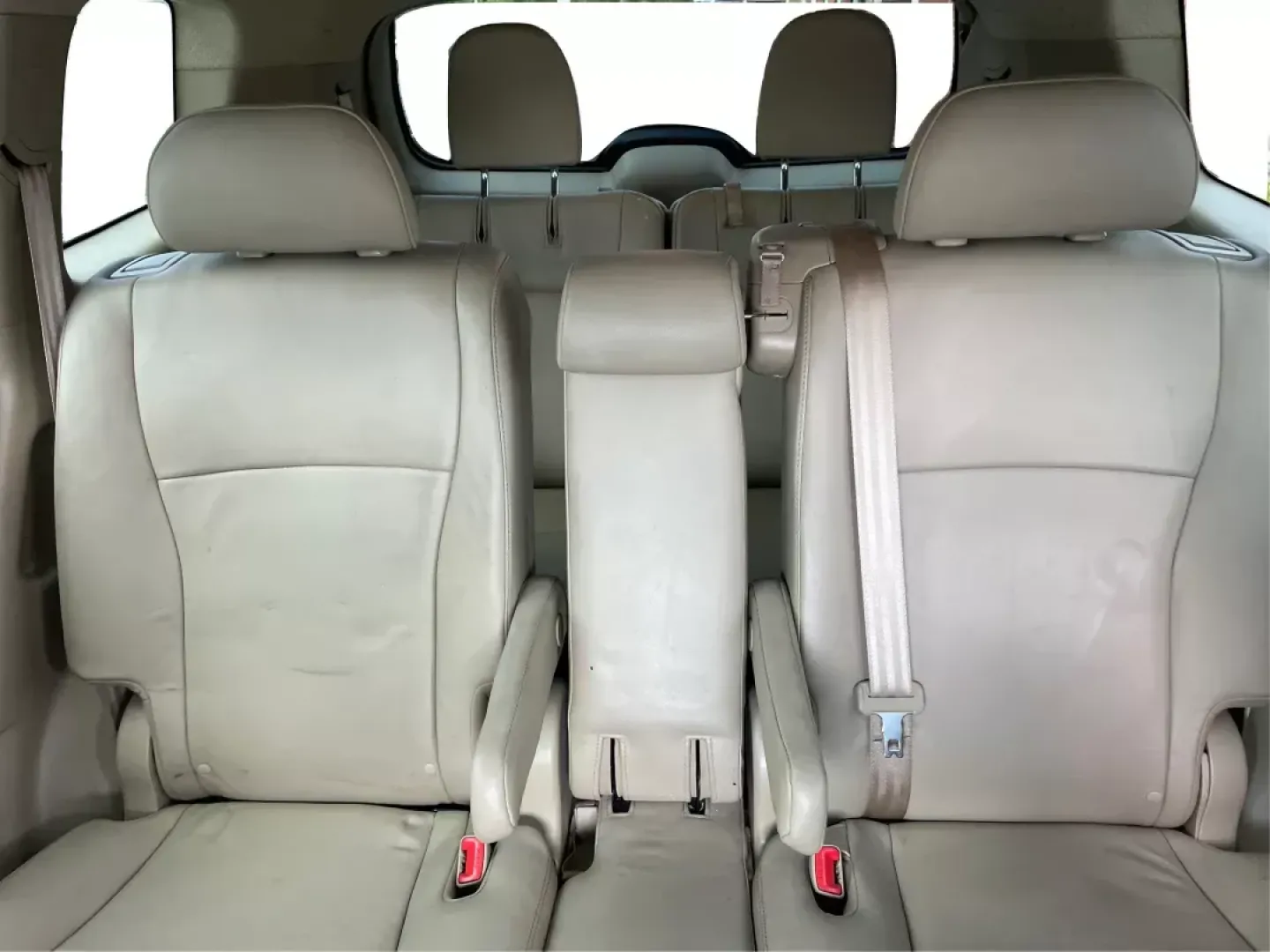 2013 Toyota Highlander SE V6 (5TDZK3EH9DS) with an 3.5L V-6 DOHC engine, located at 1184 Kauffman Ave, Fairborn, OH, 45324, (937) 908-9800, 39.807072, -84.031563 - Photo#13