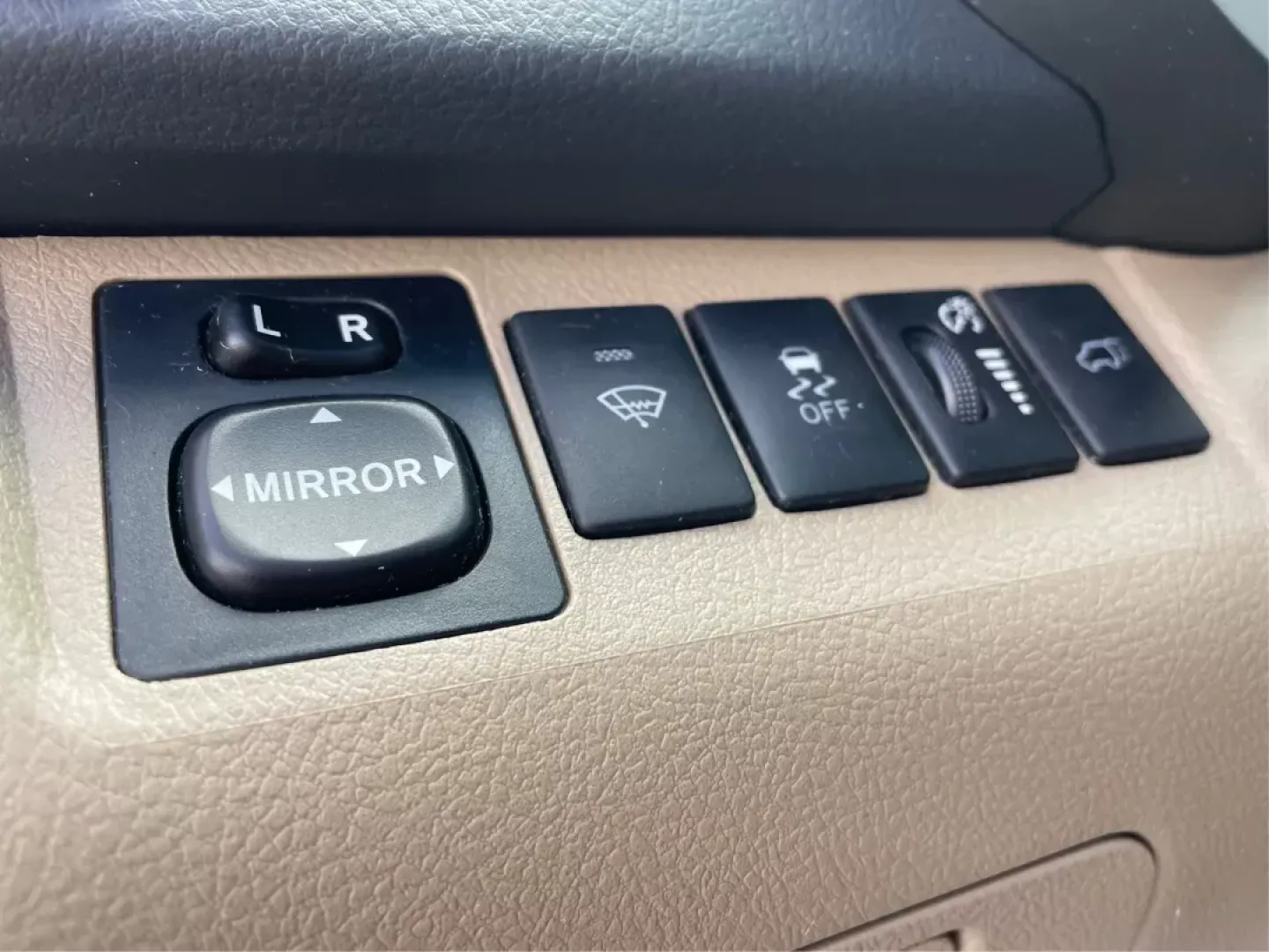 2013 Toyota Highlander SE V6 (5TDZK3EH9DS) with an 3.5L V-6 DOHC engine, located at 1184 Kauffman Ave, Fairborn, OH, 45324, (937) 908-9800, 39.807072, -84.031563 - Photo#16