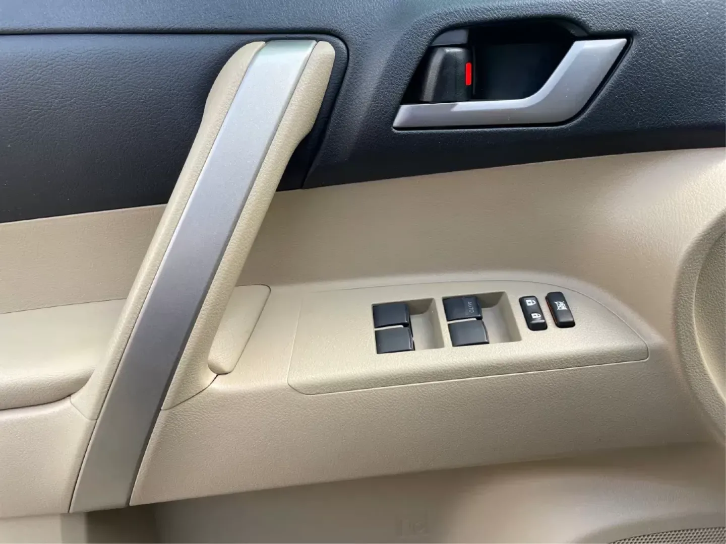 2013 Toyota Highlander SE V6 (5TDZK3EH9DS) with an 3.5L V-6 DOHC engine, located at 1184 Kauffman Ave, Fairborn, OH, 45324, (937) 908-9800, 39.807072, -84.031563 - Photo#18