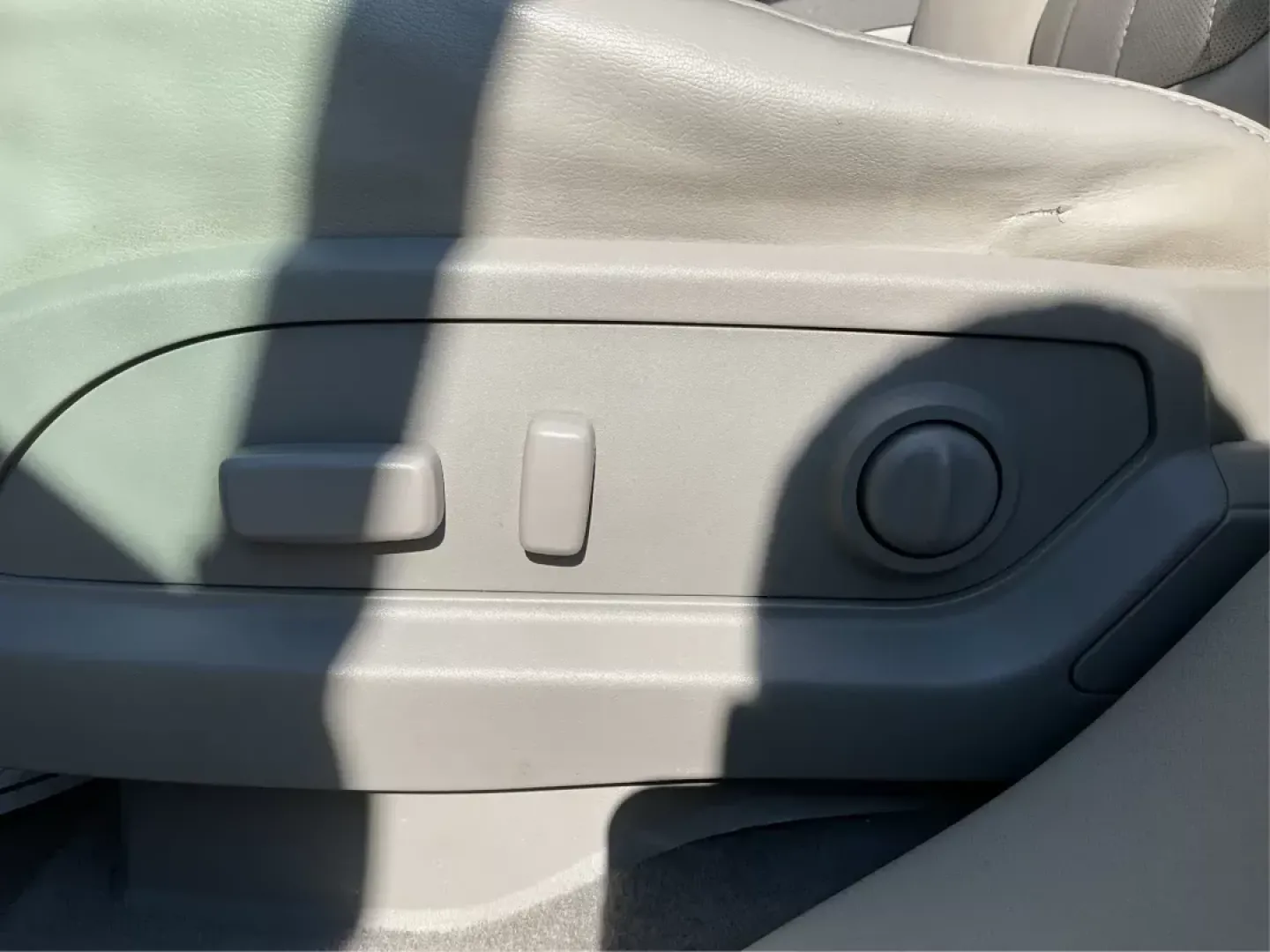 2014 Buick Enclave Leather (5GAKRBKDXEJ) with an 3.6L V-6 gasoline direct injection engine, located at 880 E. National Road, OH, 45377, (937) 908-9800, 39.891918, -84.183975 - Photo#17