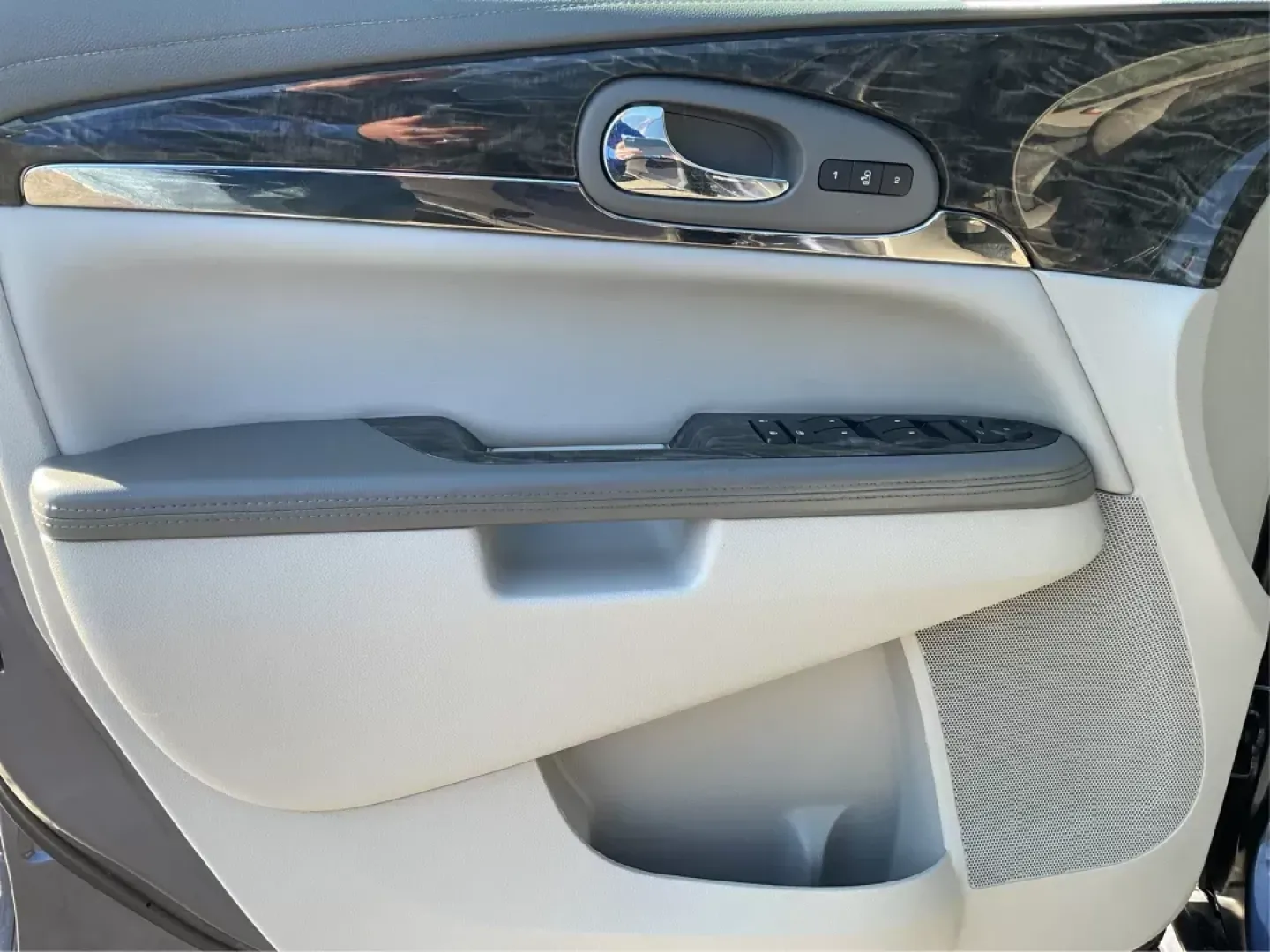 2014 Buick Enclave Leather (5GAKRBKDXEJ) with an 3.6L V-6 gasoline direct injection engine, located at 880 E. National Road, OH, 45377, (937) 908-9800, 39.891918, -84.183975 - Photo#18