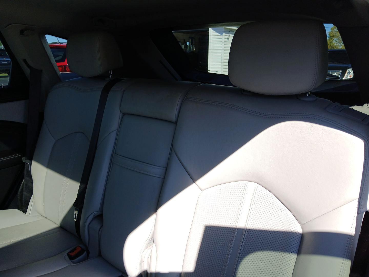 2014 Cadillac SRX Luxury Collection AWD (3GYFNEE30ES) with an 3.6L V6 DOHC 24V FFV engine, 6-Speed Automatic transmission, located at 880 E. National Road, OH, 45377, (937) 908-9800, 39.891918, -84.183975 - Photo#9