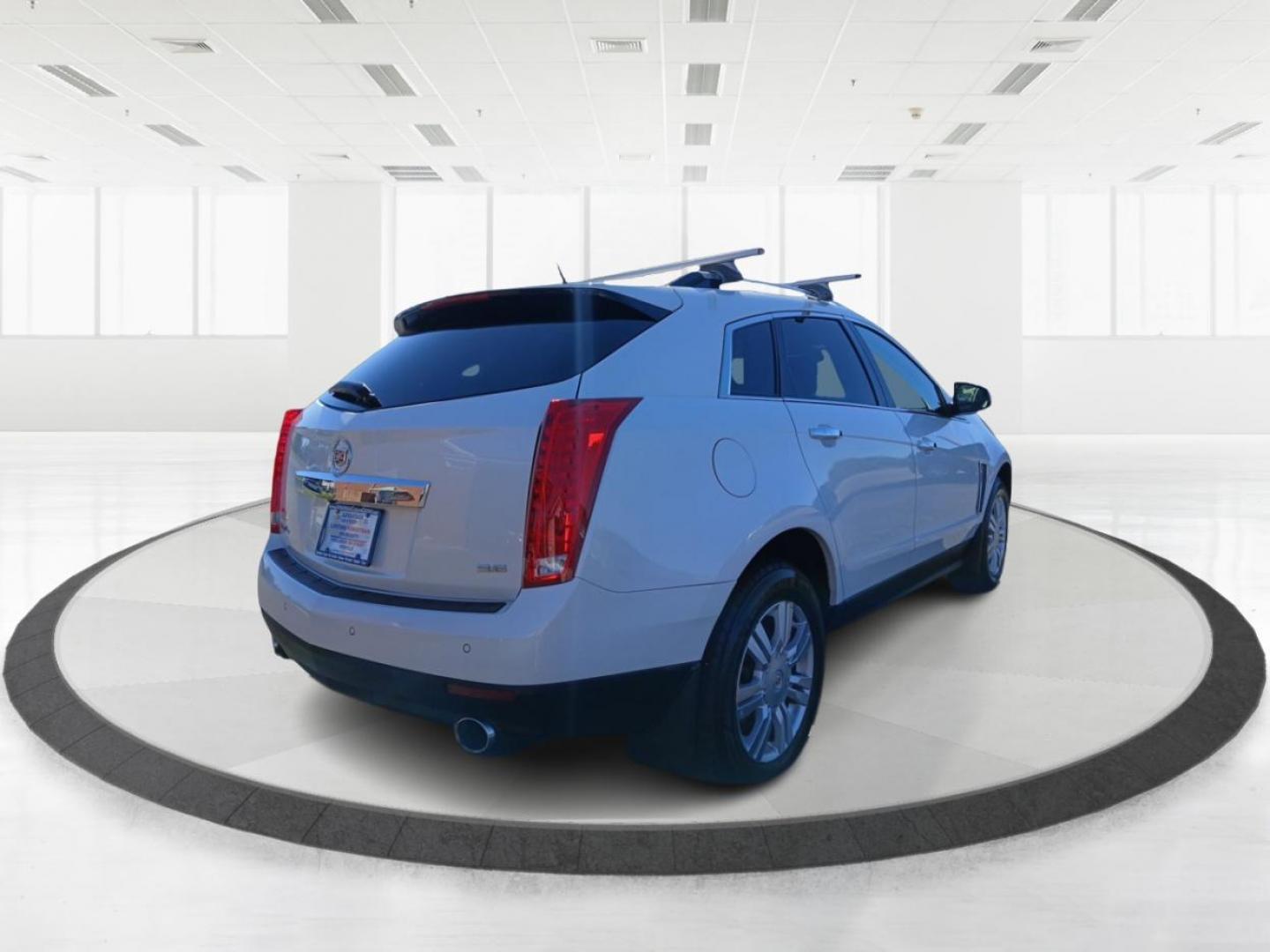2014 Cadillac SRX Luxury Collection AWD (3GYFNEE30ES) with an 3.6L V6 DOHC 24V FFV engine, 6-Speed Automatic transmission, located at 880 E. National Road, OH, 45377, (937) 908-9800, 39.891918, -84.183975 - Photo#2