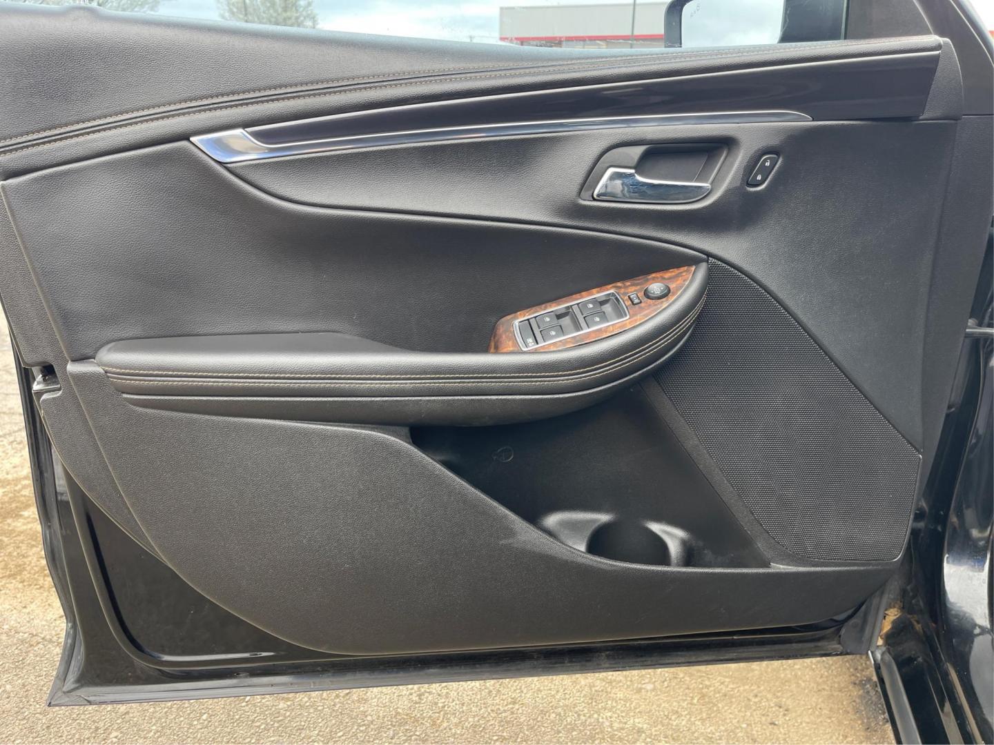 2014 Black Chevrolet Impala 2LT (2G1125S32E9) with an 3.6L V6 DOHC 24VV FFV engine, 6-Speed Automatic transmission, located at 1099 N County Rd 25A , Troy, OH, 45373, (937) 908-9800, 40.057041, -84.215462 - Photo#18