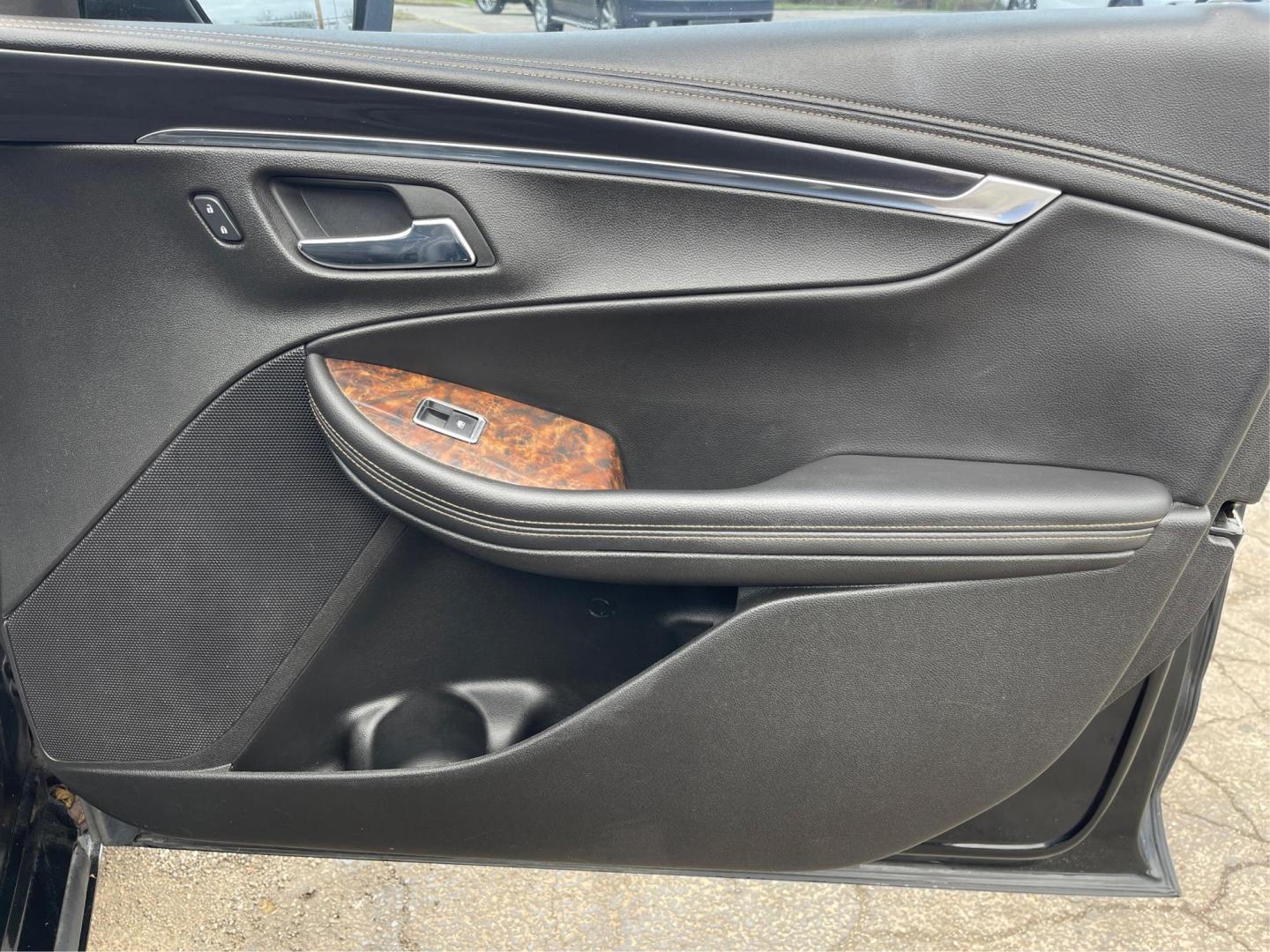2014 Black Chevrolet Impala 2LT (2G1125S32E9) with an 3.6L V6 DOHC 24VV FFV engine, 6-Speed Automatic transmission, located at 1099 N County Rd 25A , Troy, OH, 45373, (937) 908-9800, 40.057041, -84.215462 - Photo#19
