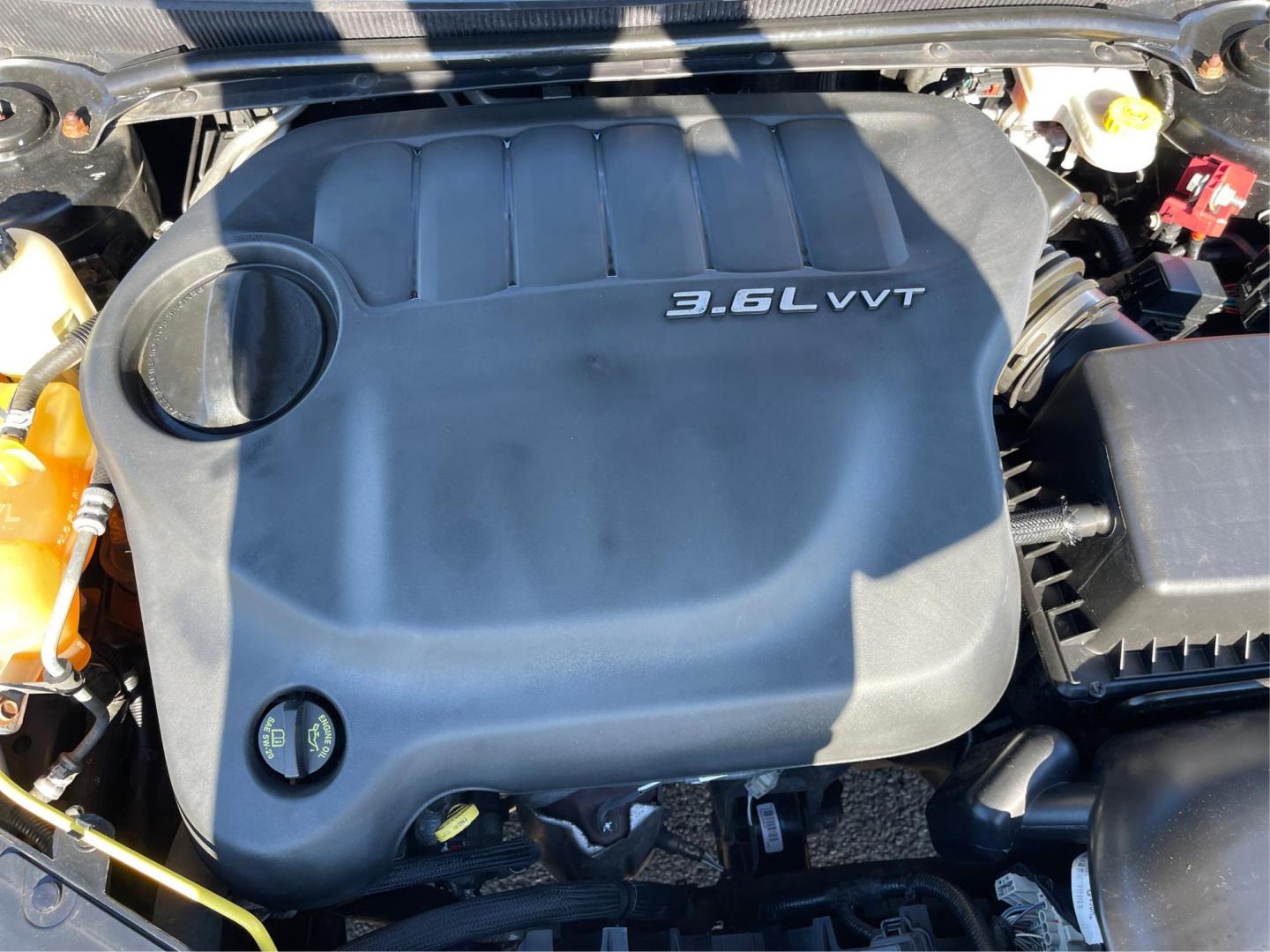 2014 Chrysler 200 Limited (1C3CCBCG0EN) with an 3.6L V6 DOHC 24V FFV engine, 6-Speed Automatic transmission, located at 1951 S Dayton Lakeview Rd., New Carlisle, OH, 45344, (937) 908-9800, 39.890999, -84.050255 - Photo#10