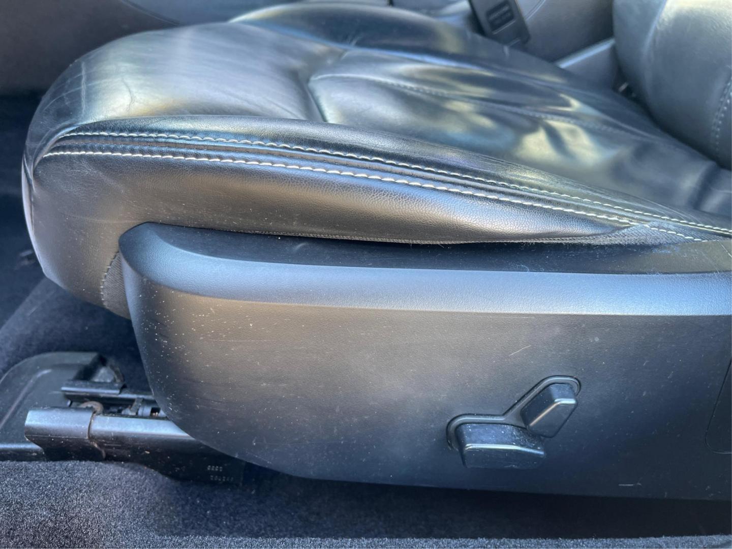 2014 Chrysler 200 Limited (1C3CCBCG0EN) with an 3.6L V6 DOHC 24V FFV engine, 6-Speed Automatic transmission, located at 1951 S Dayton Lakeview Rd., New Carlisle, OH, 45344, (937) 908-9800, 39.890999, -84.050255 - Photo#16