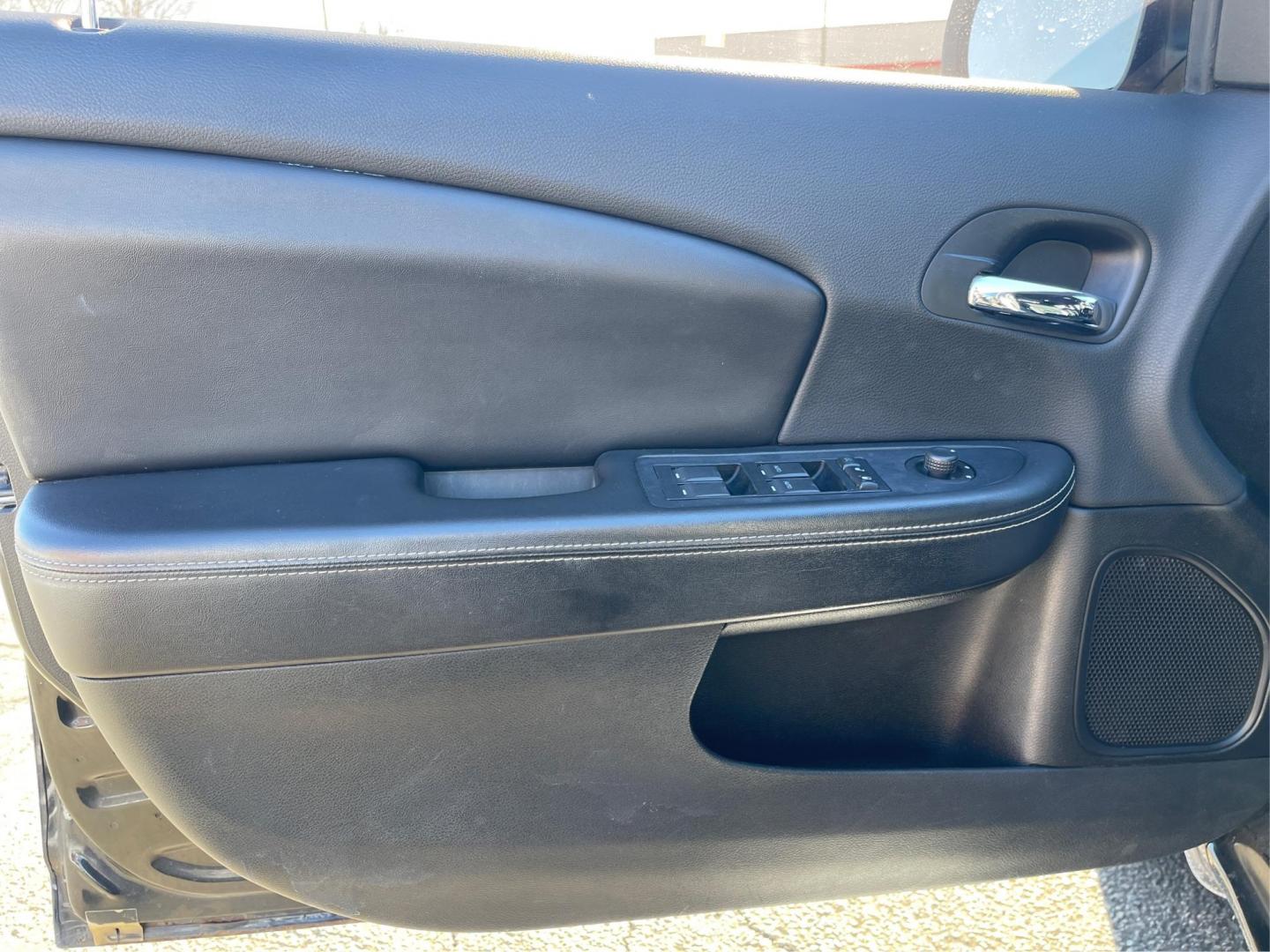 2014 Chrysler 200 Limited (1C3CCBCG0EN) with an 3.6L V6 DOHC 24V FFV engine, 6-Speed Automatic transmission, located at 1951 S Dayton Lakeview Rd., New Carlisle, OH, 45344, (937) 908-9800, 39.890999, -84.050255 - Photo#17