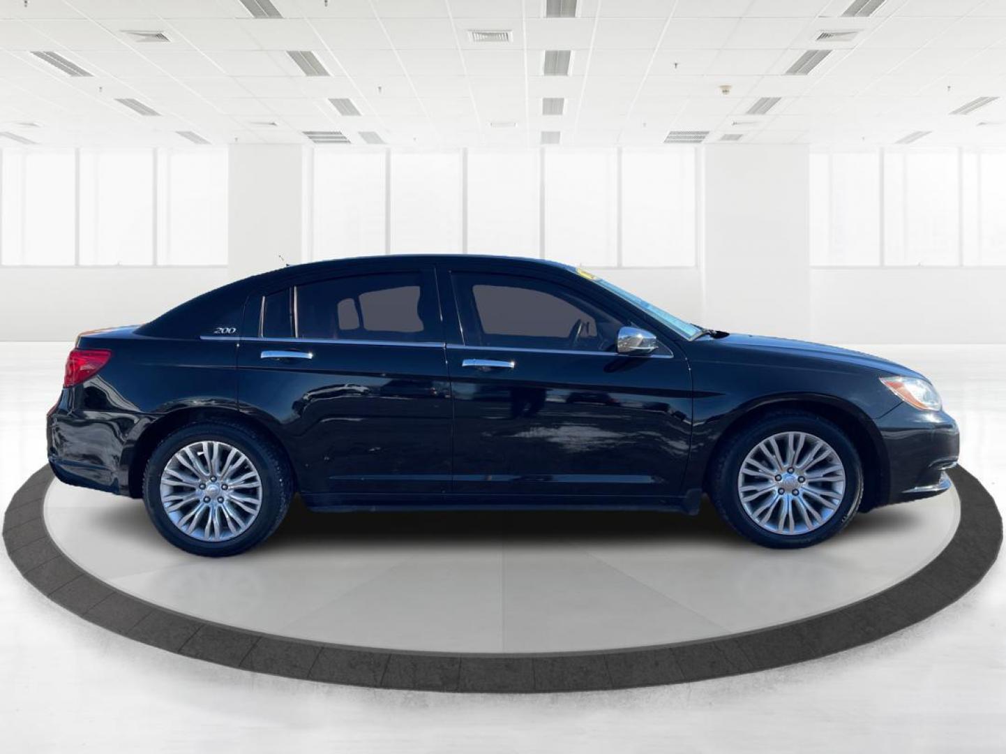 2014 Chrysler 200 Limited (1C3CCBCG0EN) with an 3.6L V6 DOHC 24V FFV engine, 6-Speed Automatic transmission, located at 1951 S Dayton Lakeview Rd., New Carlisle, OH, 45344, (937) 908-9800, 39.890999, -84.050255 - Photo#1