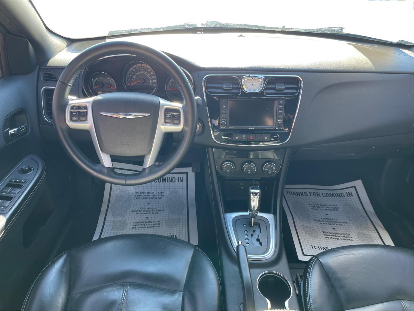 2014 Chrysler 200 Limited (1C3CCBCG0EN) with an 3.6L V6 DOHC 24V FFV engine, 6-Speed Automatic transmission, located at 1951 S Dayton Lakeview Rd., New Carlisle, OH, 45344, (937) 908-9800, 39.890999, -84.050255 - Photo#19