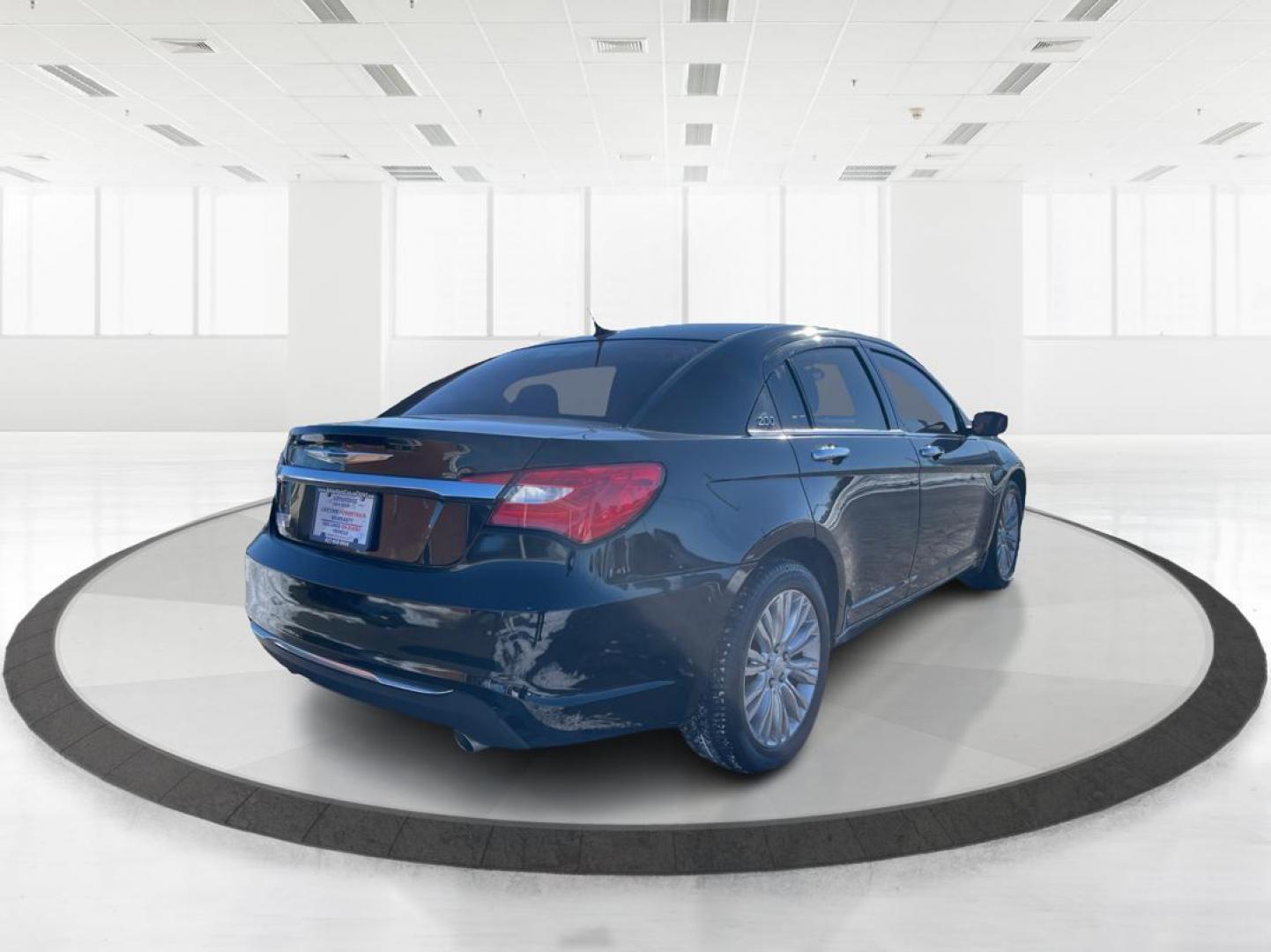 2014 Chrysler 200 Limited (1C3CCBCG0EN) with an 3.6L V6 DOHC 24V FFV engine, 6-Speed Automatic transmission, located at 1951 S Dayton Lakeview Rd., New Carlisle, OH, 45344, (937) 908-9800, 39.890999, -84.050255 - Photo#2