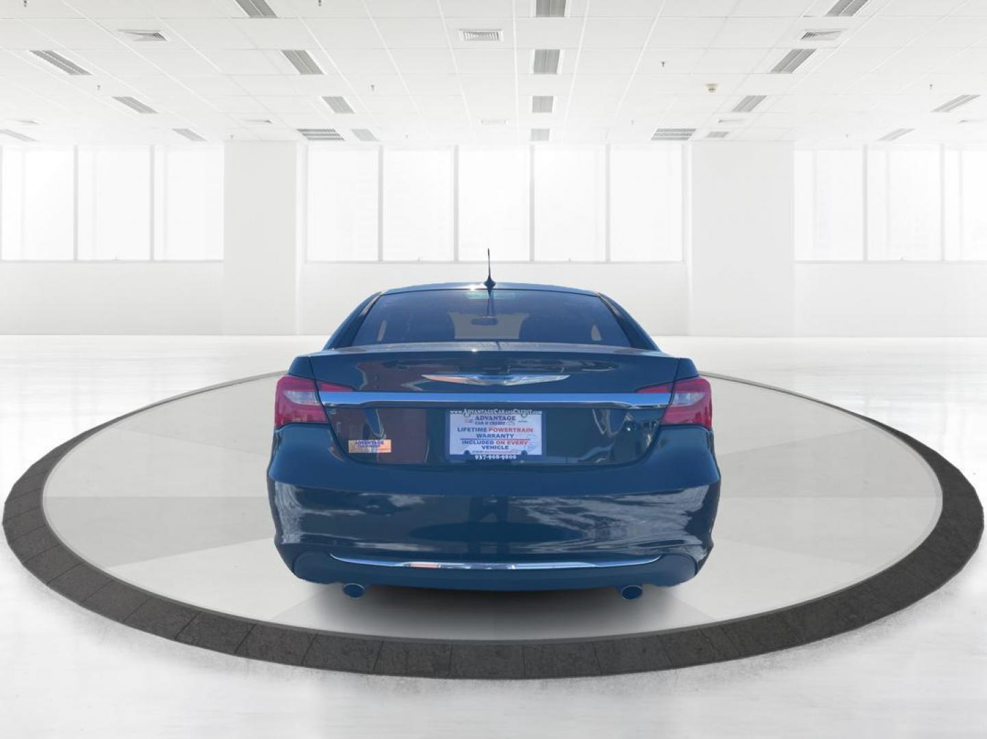 2014 Chrysler 200 Limited (1C3CCBCG0EN) with an 3.6L V6 DOHC 24V FFV engine, 6-Speed Automatic transmission, located at 1951 S Dayton Lakeview Rd., New Carlisle, OH, 45344, (937) 908-9800, 39.890999, -84.050255 - Photo#3