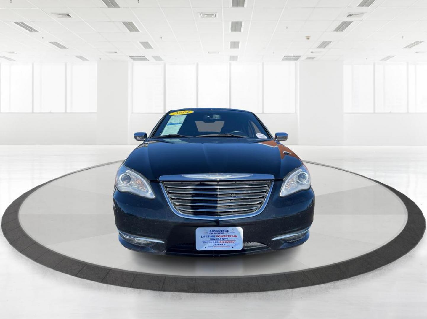 2014 Chrysler 200 Limited (1C3CCBCG0EN) with an 3.6L V6 DOHC 24V FFV engine, 6-Speed Automatic transmission, located at 1951 S Dayton Lakeview Rd., New Carlisle, OH, 45344, (937) 908-9800, 39.890999, -84.050255 - Photo#6