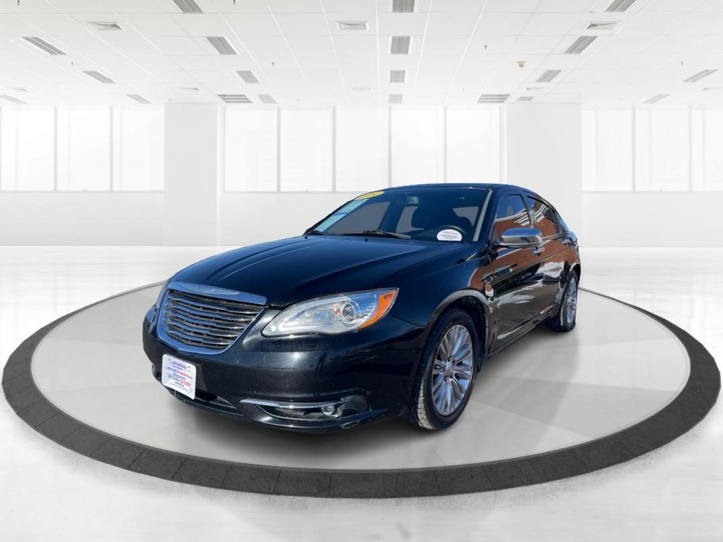 2014 Chrysler 200 Limited (1C3CCBCG0EN) with an 3.6L V6 DOHC 24V FFV engine, 6-Speed Automatic transmission, located at 1951 S Dayton Lakeview Rd., New Carlisle, OH, 45344, (937) 908-9800, 39.890999, -84.050255 - Photo#7