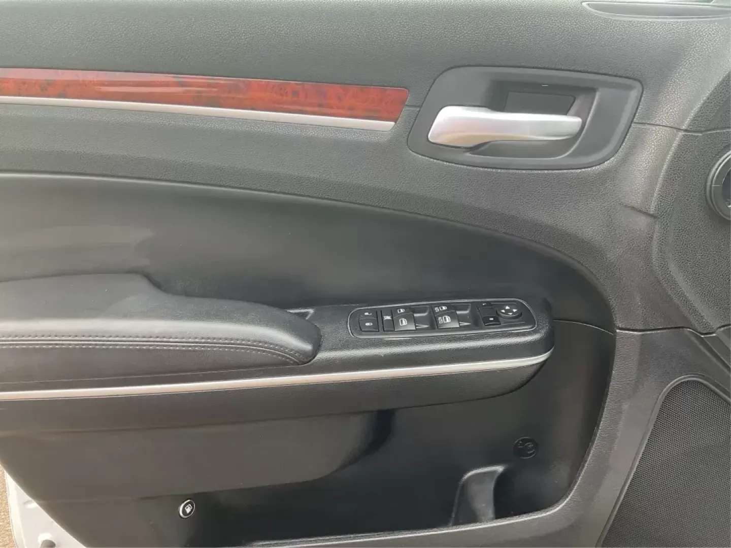 2014 Chrysler 300 Base (2C3CCARG4EH) with an Other engine, located at 1099 N County Rd 25A , Troy, OH, 45373, (937) 908-9800, 40.057041, -84.215462 - Photo#18