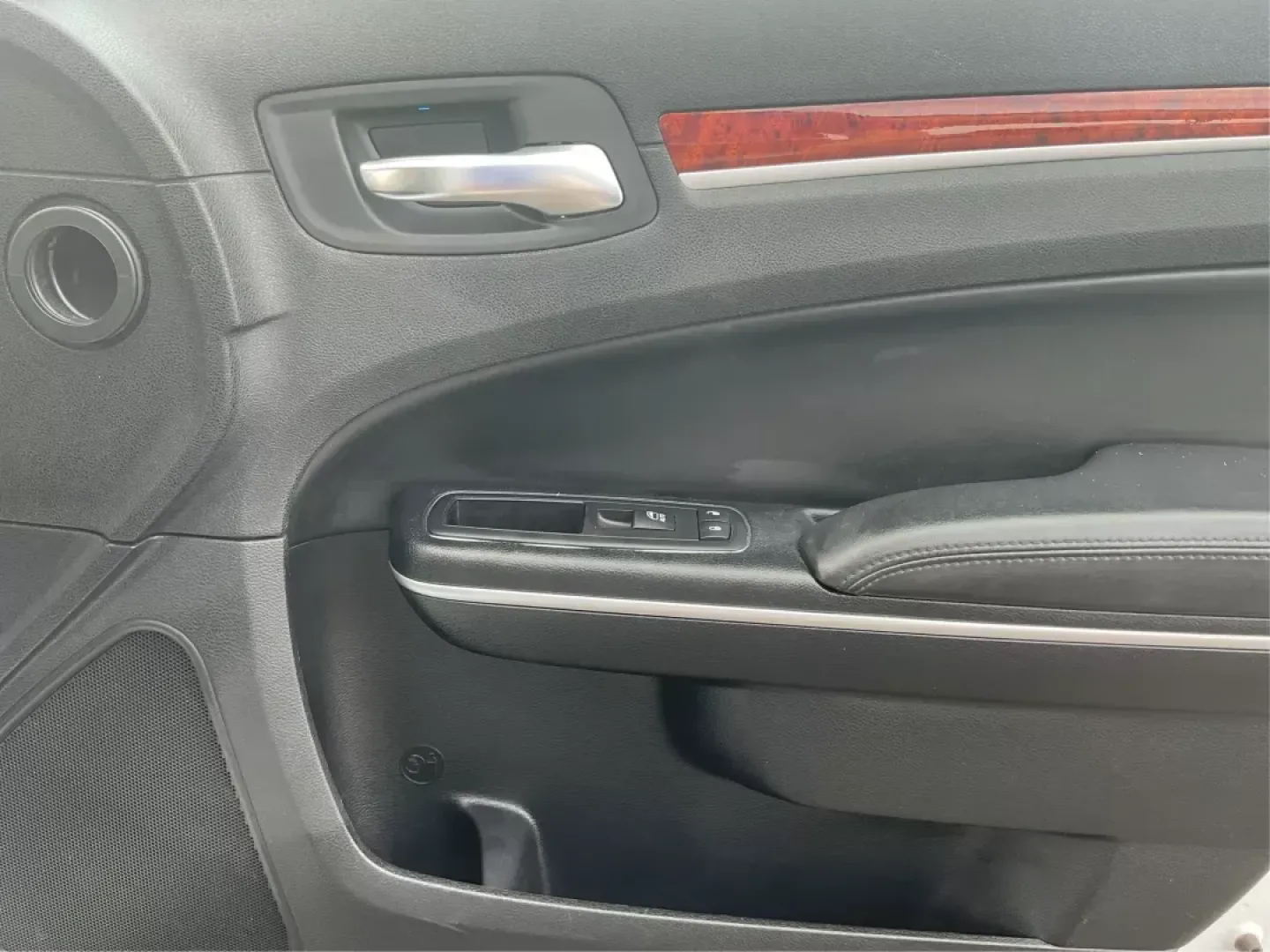 2014 Chrysler 300 Base (2C3CCARG4EH) with an Other engine, located at 1099 N County Rd 25A , Troy, OH, 45373, (937) 908-9800, 40.057041, -84.215462 - Photo#19