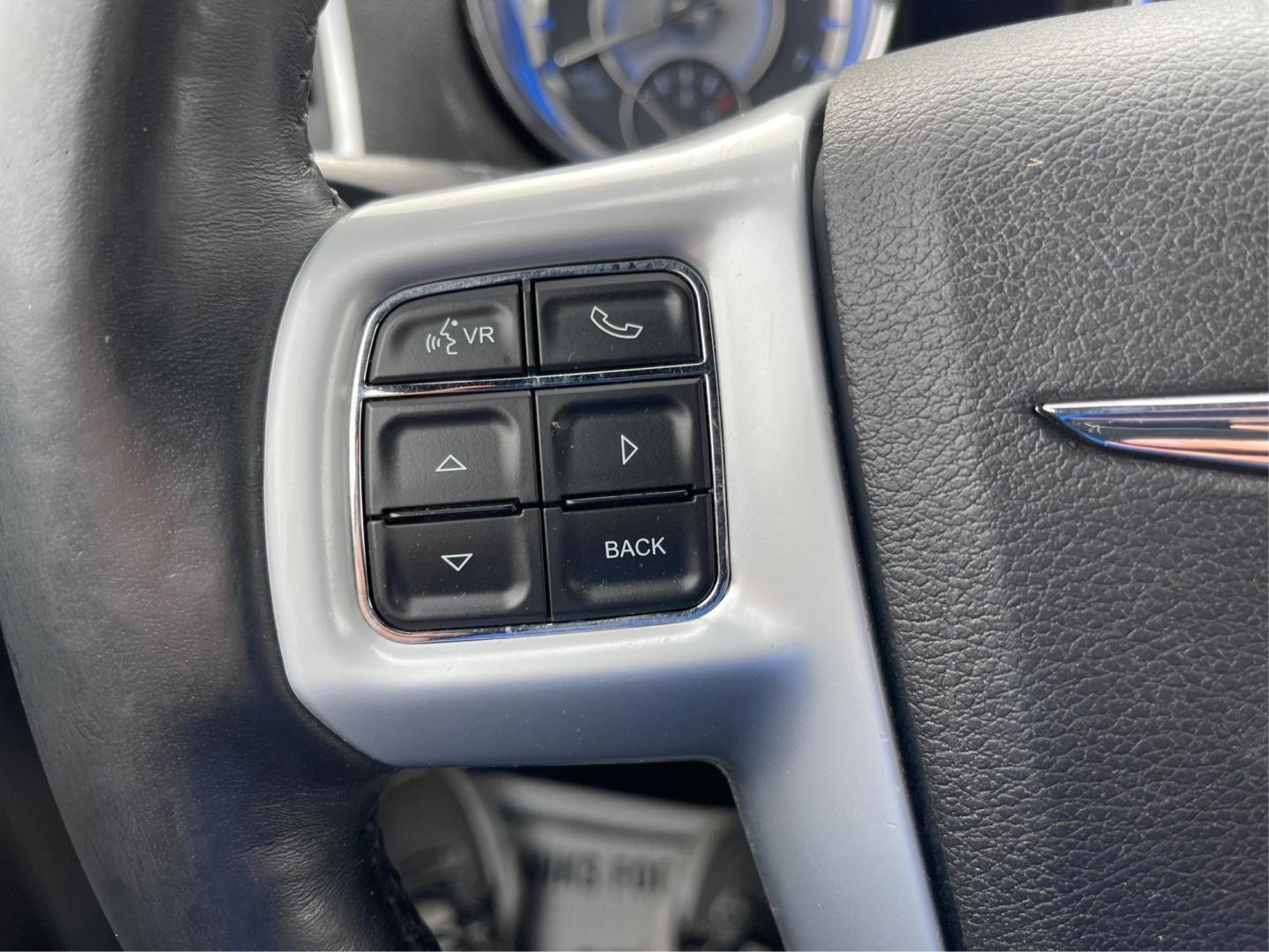 2014 Chrysler 300 C (2C3CCAKT8EH) with an Other engine, located at 1230 East Main St, Xenia, OH, 45385, (937) 908-9800, 39.688042, -83.910538 - Photo#15