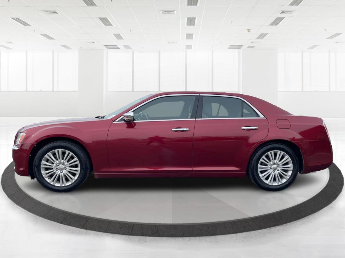 2014 Chrysler 300 C (2C3CCAKT8EH) with an Other engine, located at 1230 East Main St, Xenia, OH, 45385, (937) 908-9800, 39.688042, -83.910538 - Photo#5