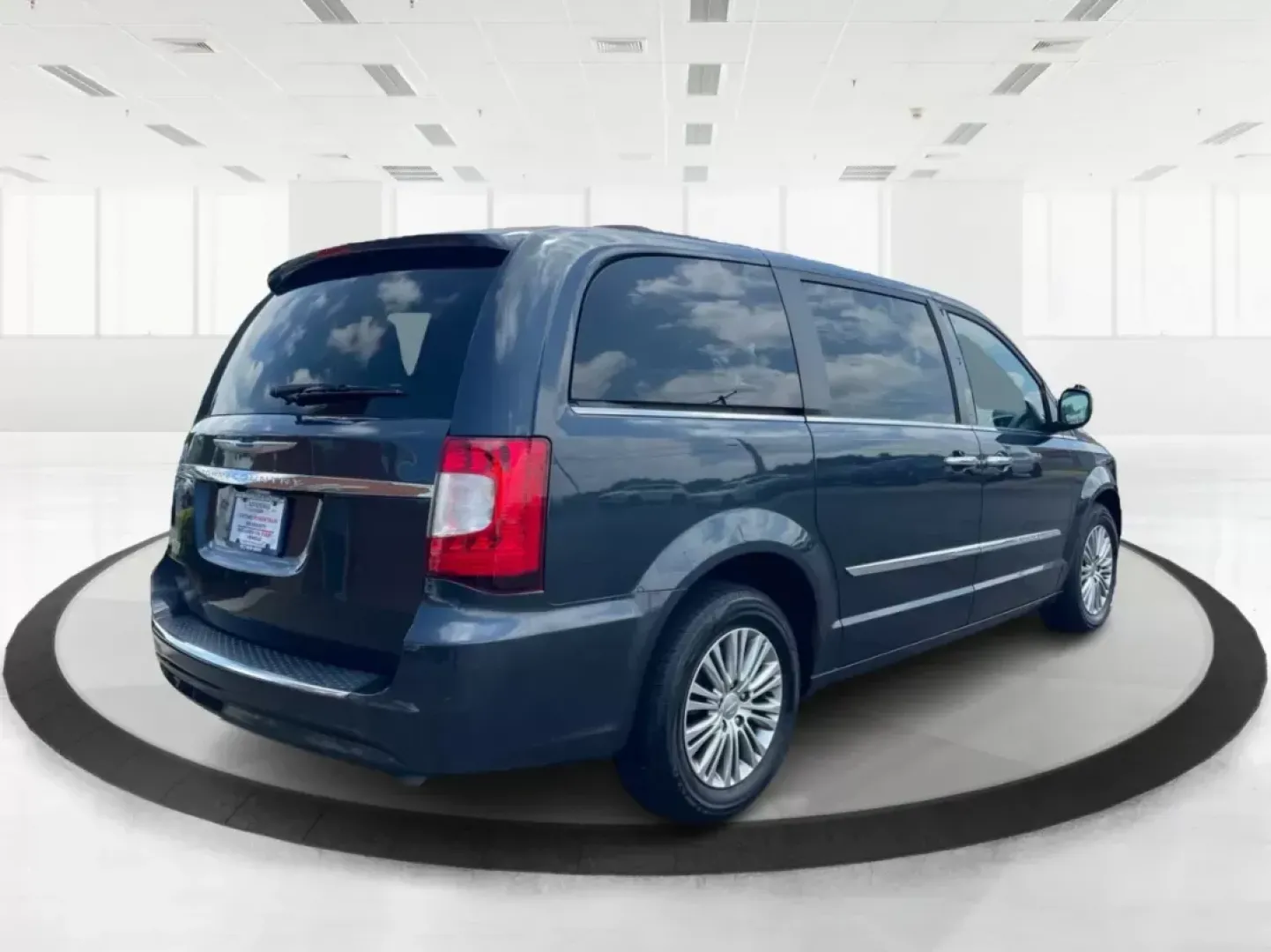 2014 Chrysler Town and Country Touring-L (2C4RC1CG3ER) with an 3.6L V6 DOHC 24V engine, 6-Speed Automatic transmission, located at 880 E. National Road, OH, 45377, (937) 908-9800, 39.891918, -84.183975 - Photo#2