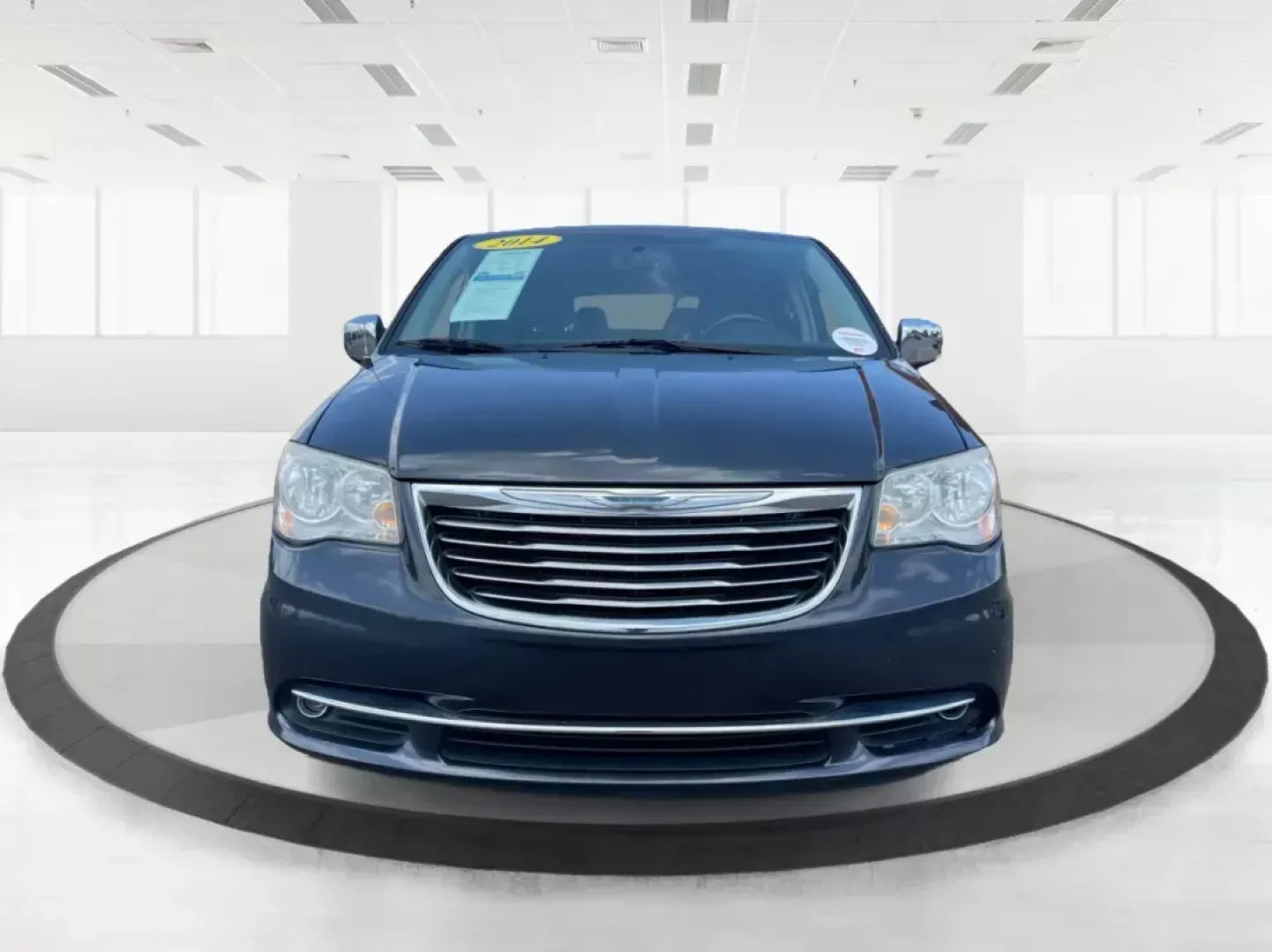 2014 Chrysler Town and Country Touring-L (2C4RC1CG3ER) with an 3.6L V6 DOHC 24V engine, 6-Speed Automatic transmission, located at 880 E. National Road, OH, 45377, (937) 908-9800, 39.891918, -84.183975 - Photo#6
