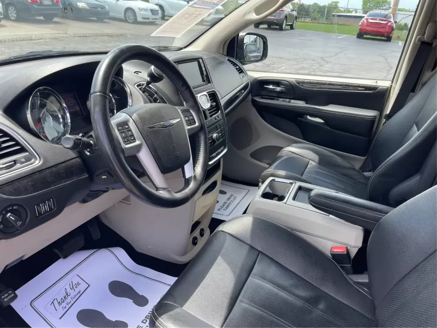 2014 Chrysler Town and Country Touring-L (2C4RC1CG3ER) with an 3.6L V6 DOHC 24V engine, 6-Speed Automatic transmission, located at 880 E. National Road, OH, 45377, (937) 908-9800, 39.891918, -84.183975 - Photo#8