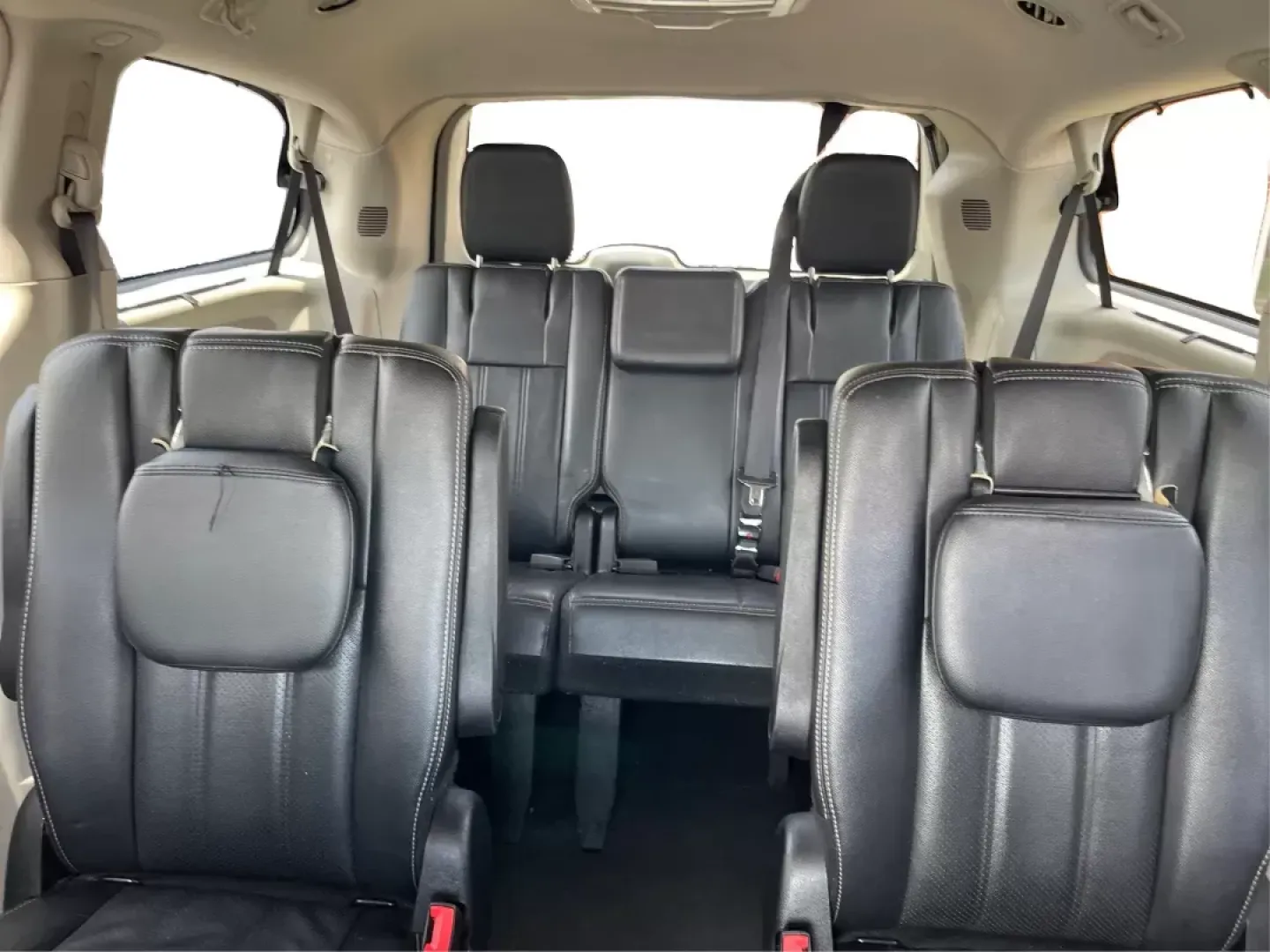 2014 Chrysler Town and Country Touring-L (2C4RC1CG3ER) with an 3.6L V6 DOHC 24V engine, 6-Speed Automatic transmission, located at 880 E. National Road, OH, 45377, (937) 908-9800, 39.891918, -84.183975 - Photo#13