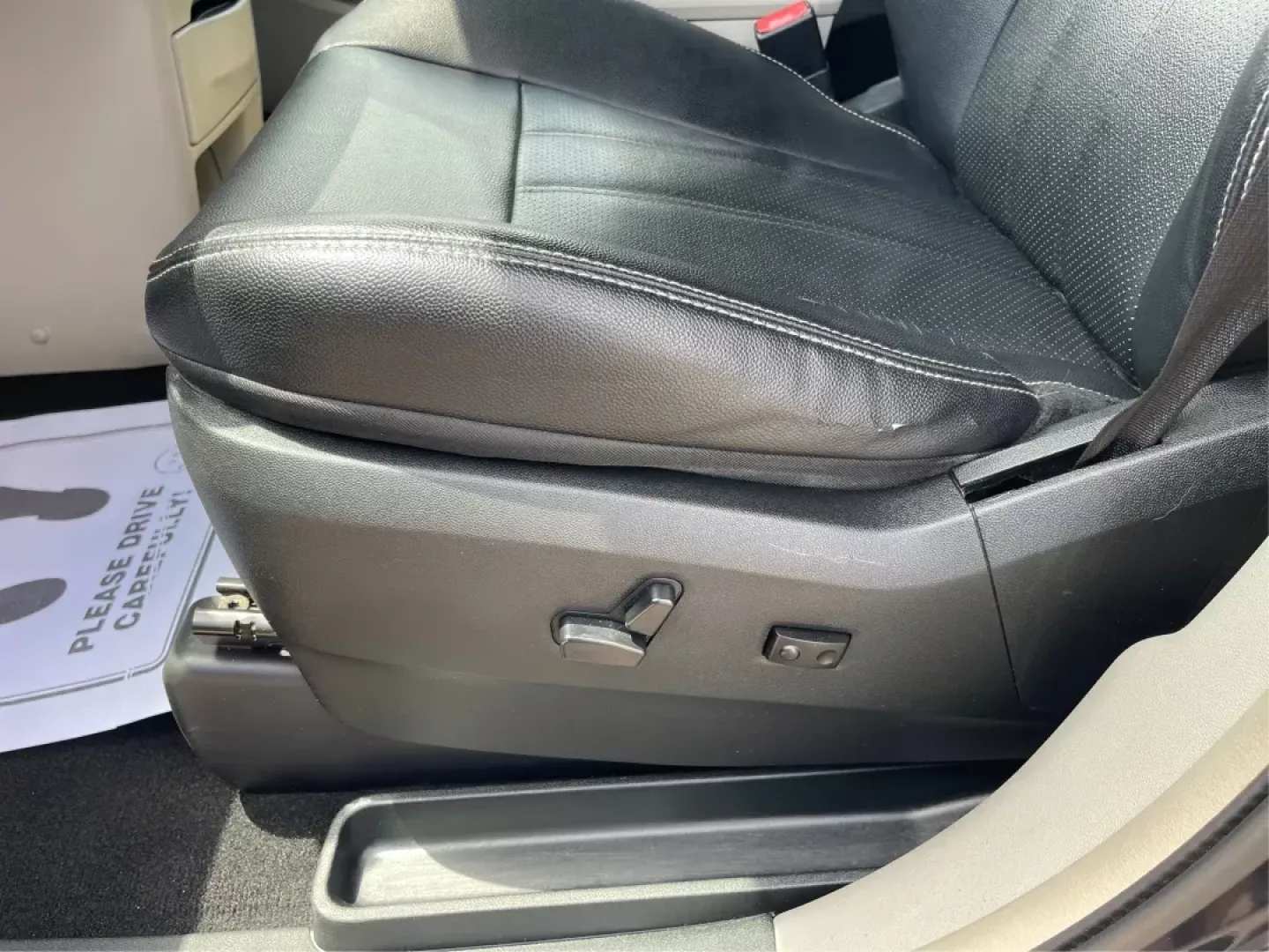 2014 Chrysler Town and Country Touring-L (2C4RC1CG3ER) with an 3.6L V6 DOHC 24V engine, 6-Speed Automatic transmission, located at 880 E. National Road, OH, 45377, (937) 908-9800, 39.891918, -84.183975 - Photo#17