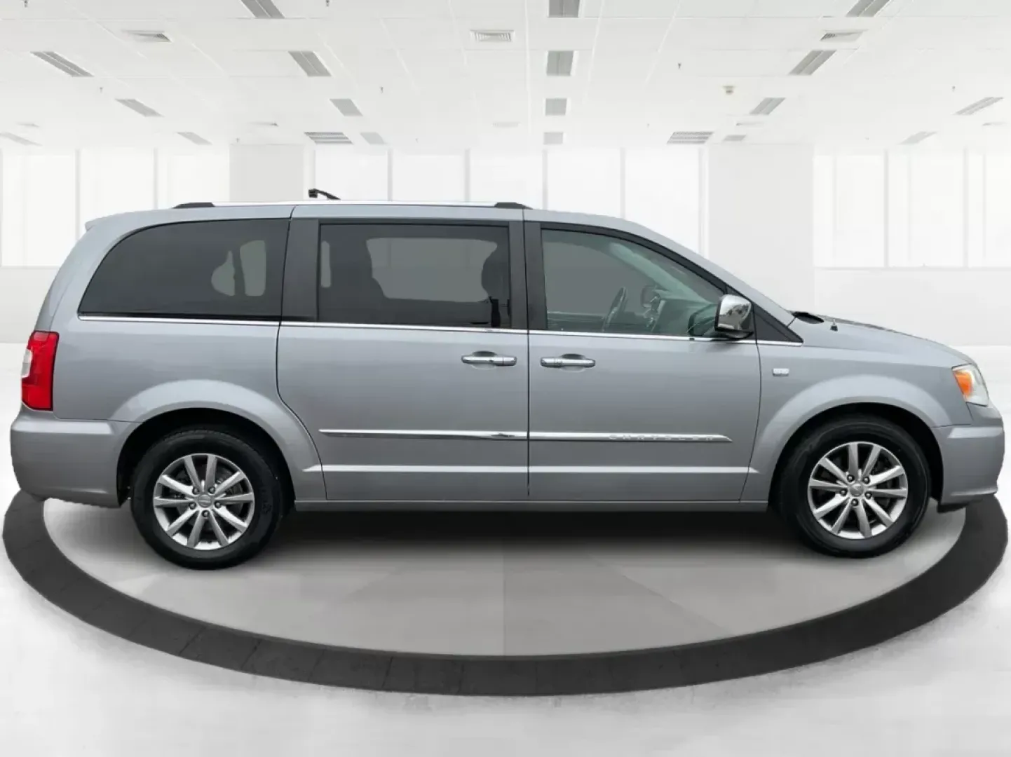 2014 Chrysler Town and Country Touring-L 30th Anniversary (2C4RC1CG7ER) with an Pentastar 3.6L V-6 DOHC engine, located at 4508 South Dixie Dr, Moraine, OH, 45439, (937) 908-9800, 39.807072, -84.031563 - Photo#1