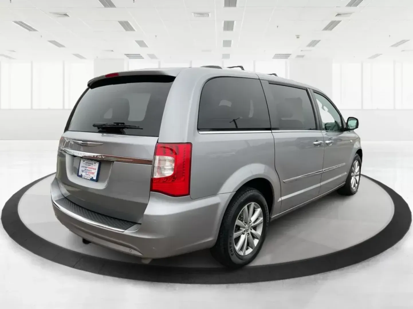 2014 Chrysler Town and Country Touring-L 30th Anniversary (2C4RC1CG7ER) with an Pentastar 3.6L V-6 DOHC engine, located at 4508 South Dixie Dr, Moraine, OH, 45439, (937) 908-9800, 39.807072, -84.031563 - Photo#2