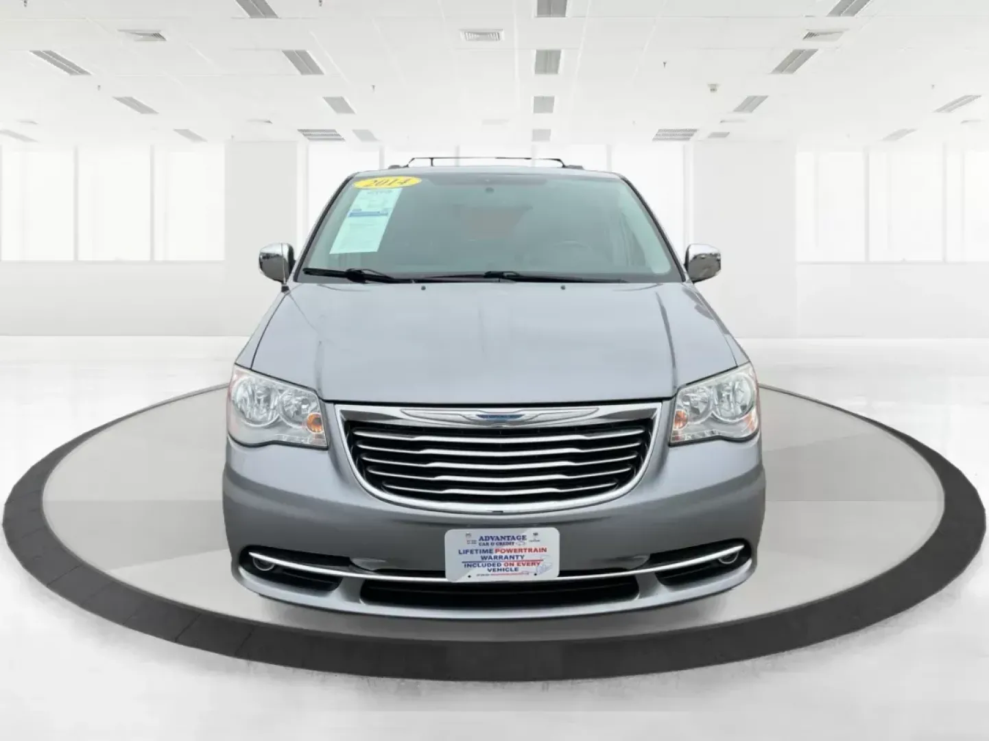 2014 Chrysler Town and Country Touring-L 30th Anniversary (2C4RC1CG7ER) with an Pentastar 3.6L V-6 DOHC engine, located at 4508 South Dixie Dr, Moraine, OH, 45439, (937) 908-9800, 39.807072, -84.031563 - Photo#6