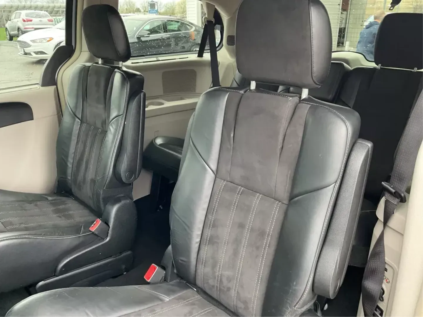 2014 Chrysler Town and Country Touring-L 30th Anniversary (2C4RC1CG7ER) with an Pentastar 3.6L V-6 DOHC engine, located at 4508 South Dixie Dr, Moraine, OH, 45439, (937) 908-9800, 39.807072, -84.031563 - Photo#9
