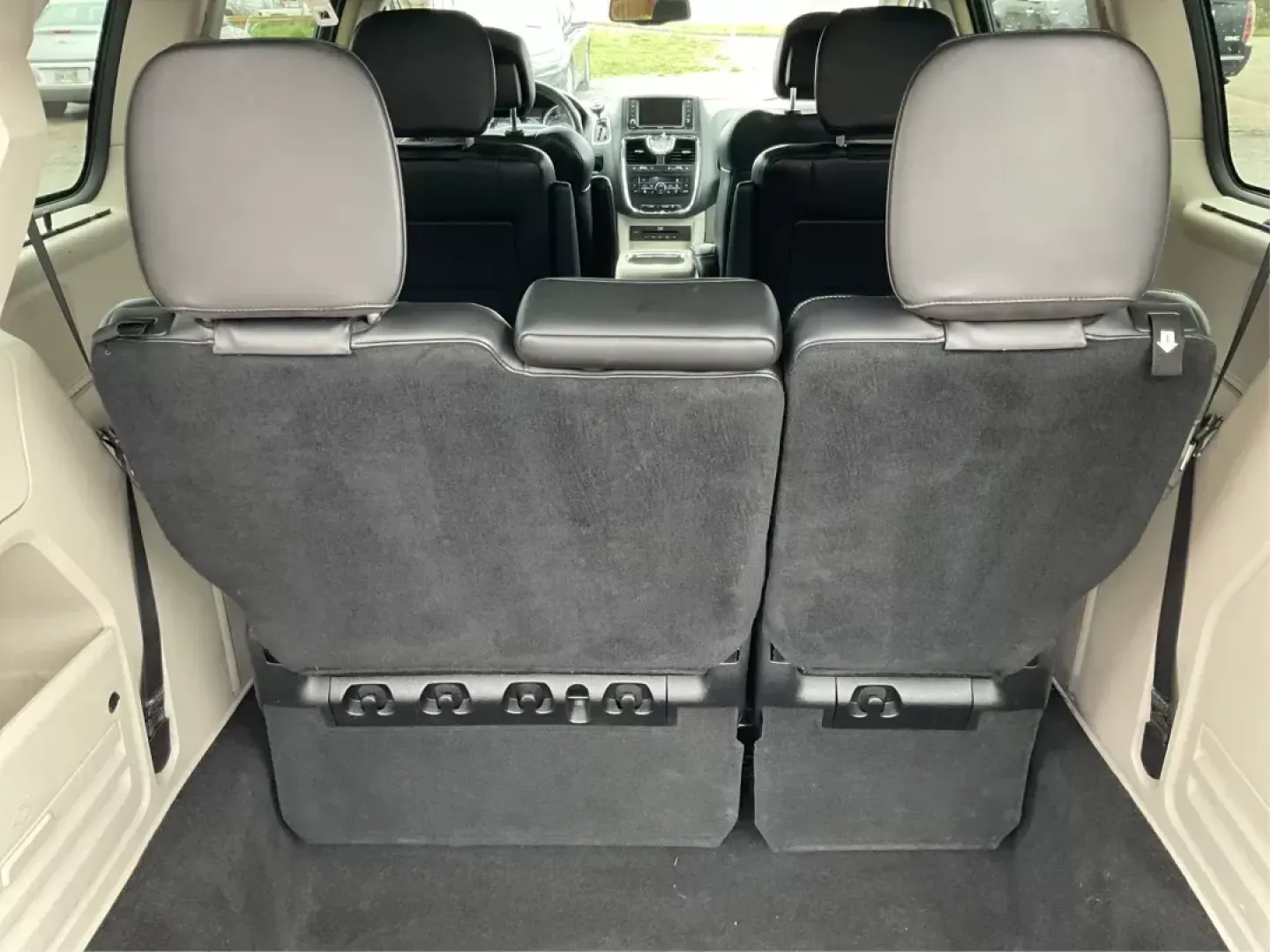 2014 Chrysler Town and Country Touring-L 30th Anniversary (2C4RC1CG7ER) with an Pentastar 3.6L V-6 DOHC engine, located at 4508 South Dixie Dr, Moraine, OH, 45439, (937) 908-9800, 39.807072, -84.031563 - Photo#10
