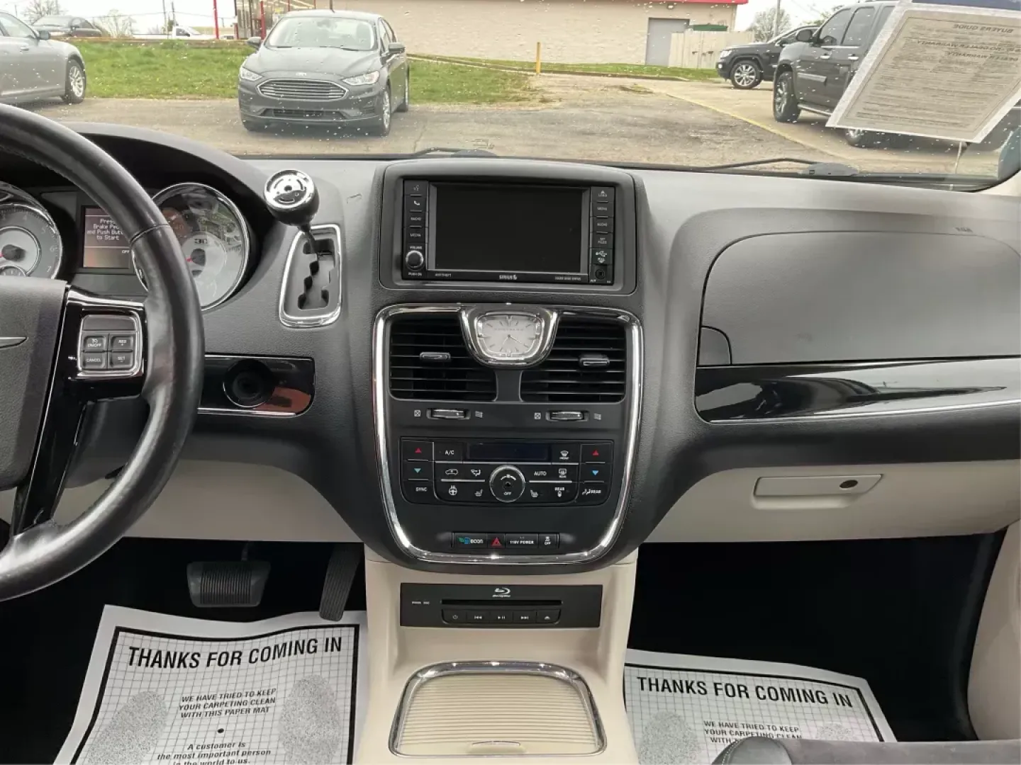 2014 Chrysler Town and Country Touring-L 30th Anniversary (2C4RC1CG7ER) with an Pentastar 3.6L V-6 DOHC engine, located at 4508 South Dixie Dr, Moraine, OH, 45439, (937) 908-9800, 39.807072, -84.031563 - Photo#11