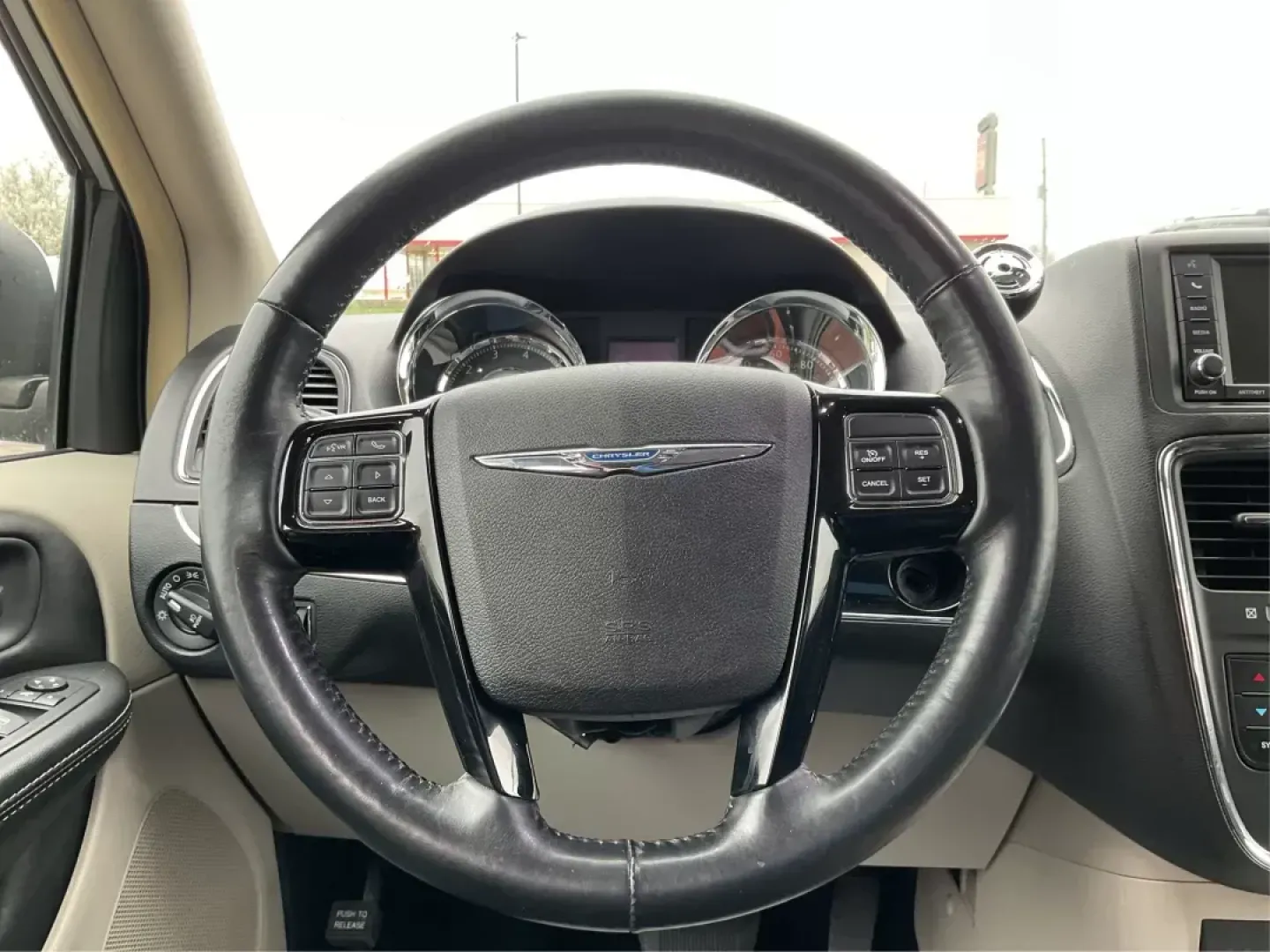 2014 Chrysler Town and Country Touring-L 30th Anniversary (2C4RC1CG7ER) with an Pentastar 3.6L V-6 DOHC engine, located at 4508 South Dixie Dr, Moraine, OH, 45439, (937) 908-9800, 39.807072, -84.031563 - Photo#14