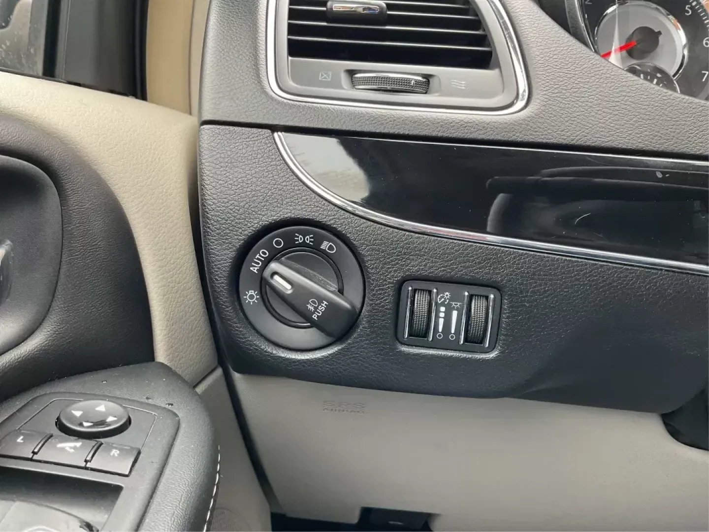 2014 Chrysler Town and Country Touring-L 30th Anniversary (2C4RC1CG7ER) with an Pentastar 3.6L V-6 DOHC engine, located at 4508 South Dixie Dr, Moraine, OH, 45439, (937) 908-9800, 39.807072, -84.031563 - Photo#15