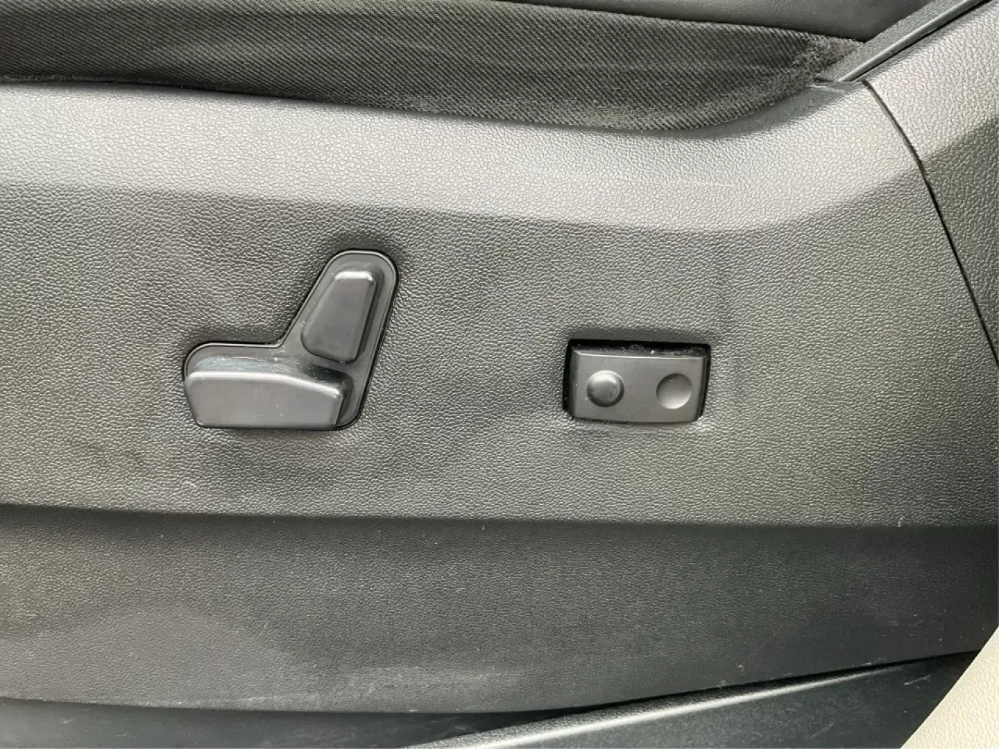 2014 Chrysler Town and Country Touring-L 30th Anniversary (2C4RC1CG7ER) with an Pentastar 3.6L V-6 DOHC engine, located at 4508 South Dixie Dr, Moraine, OH, 45439, (937) 908-9800, 39.807072, -84.031563 - Photo#16